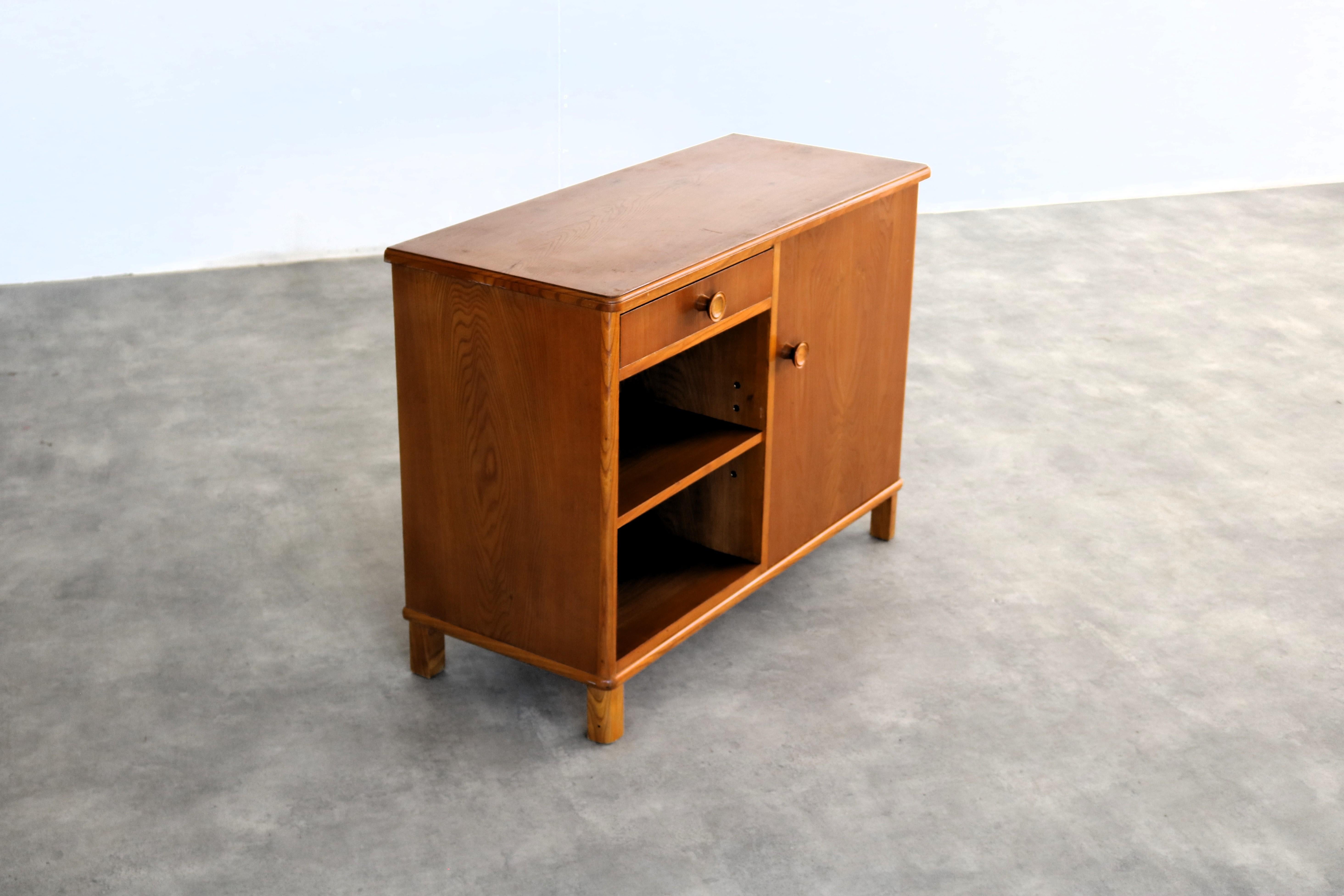 alter Schrank  Anrichte  1960s  Schwedisch (Mitte des 20. Jahrhunderts) im Angebot