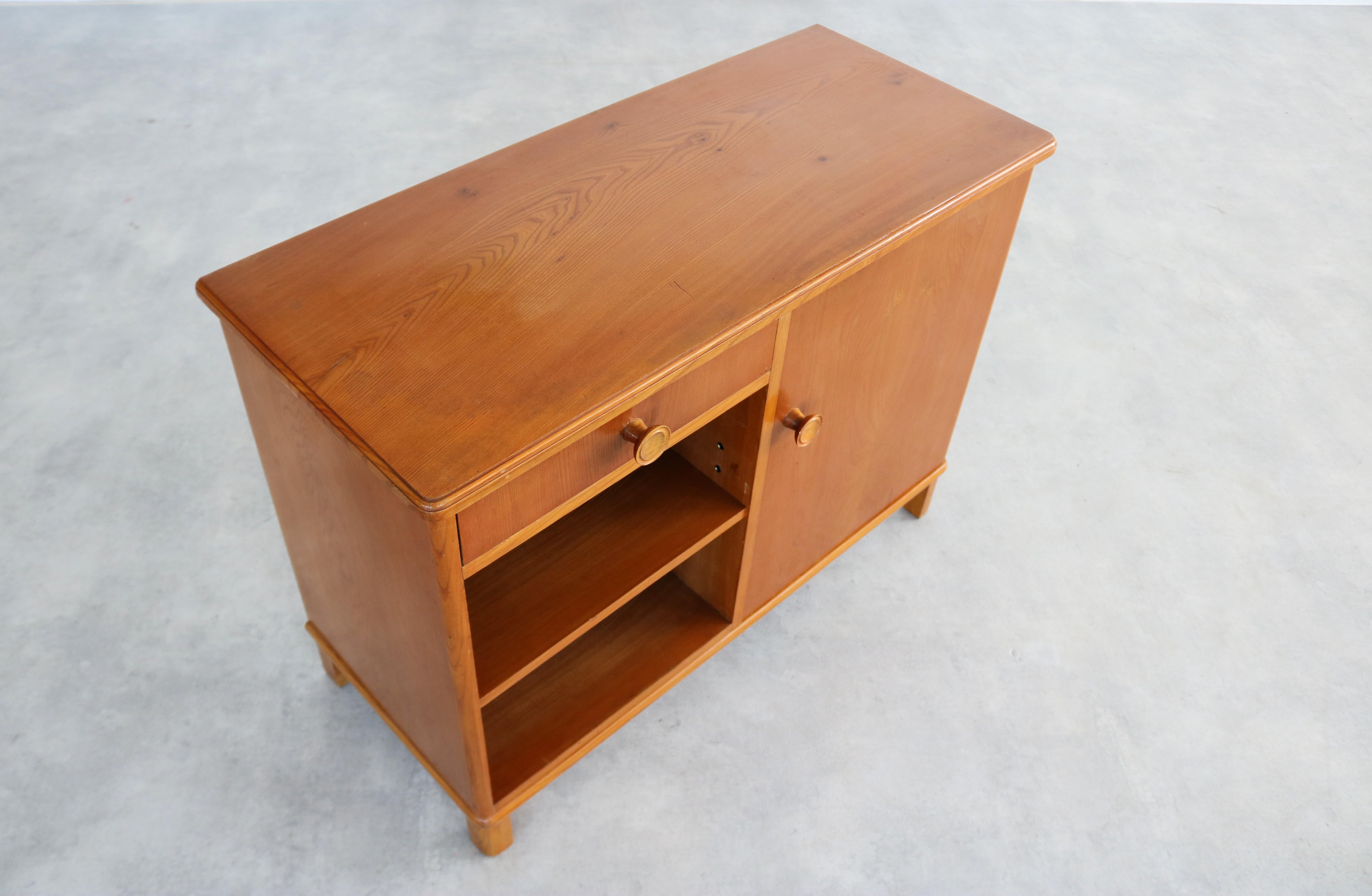 alter Schrank  Anrichte  1960s  Schwedisch (Eichenholz) im Angebot