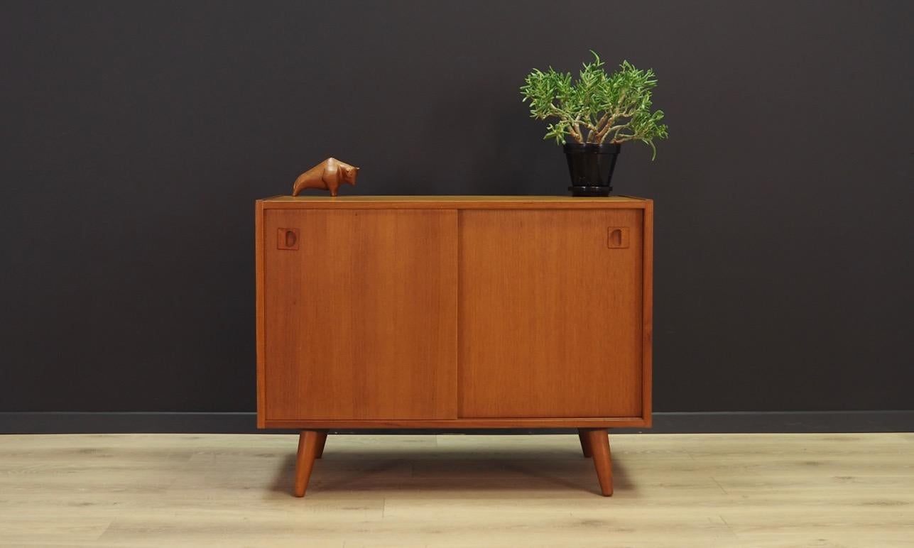 Fantastic cabinet from the 1960s-1970s. Scandinavian, Minimalist form. Furniture finished with teak veneer. Shelf behind a sliding door. Maintained in good condition (minor bruises and scratches) - directly for use.

Dimensions: height 67.5 cm,