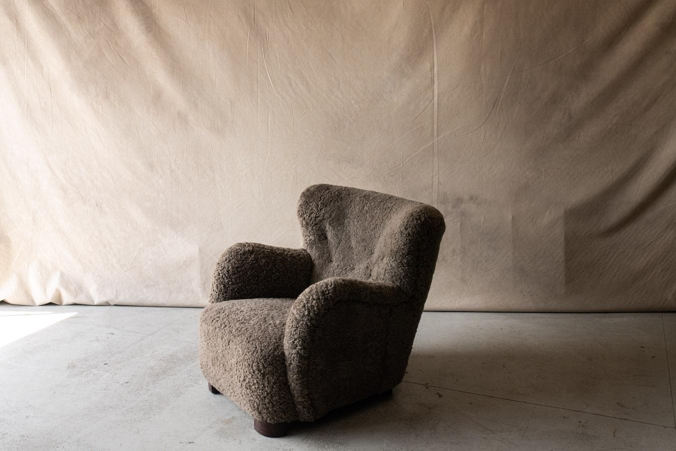 Mid century cabinetmaker chair in shearling from Denmark. Very comfortable model upholstered in thick grey shearling on stained beech feet.

We don't have the time to write an extensive description on each of our pieces. We prefer to speak directly