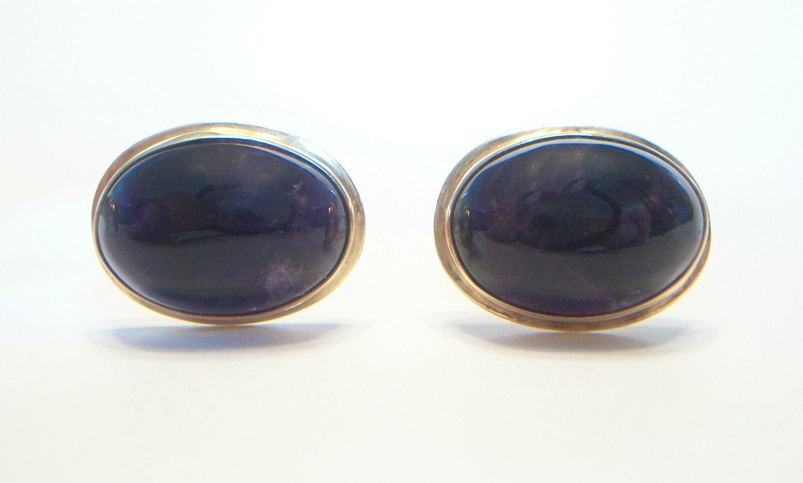 Contemporary Vintage Cabochon Amethyst & 14K Yellow Gold Cufflinks, Late 20th Century