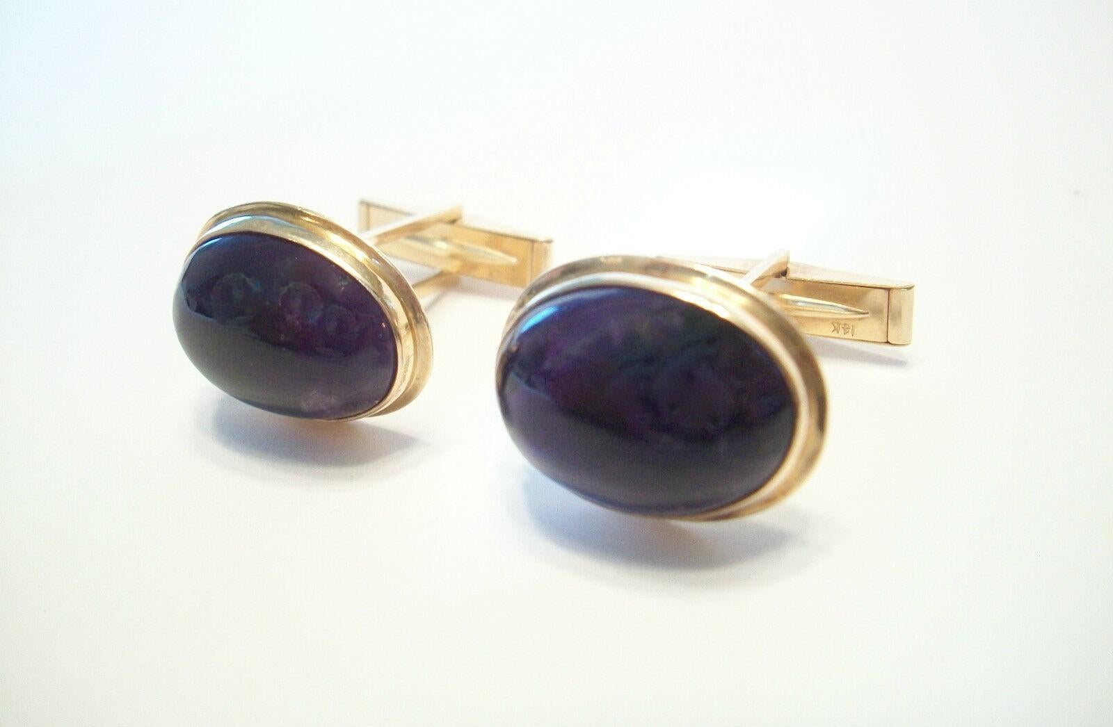 Vintage Cabochon Amethyst & 14K Yellow Gold Cufflinks, Late 20th Century In Good Condition In Chatham, CA