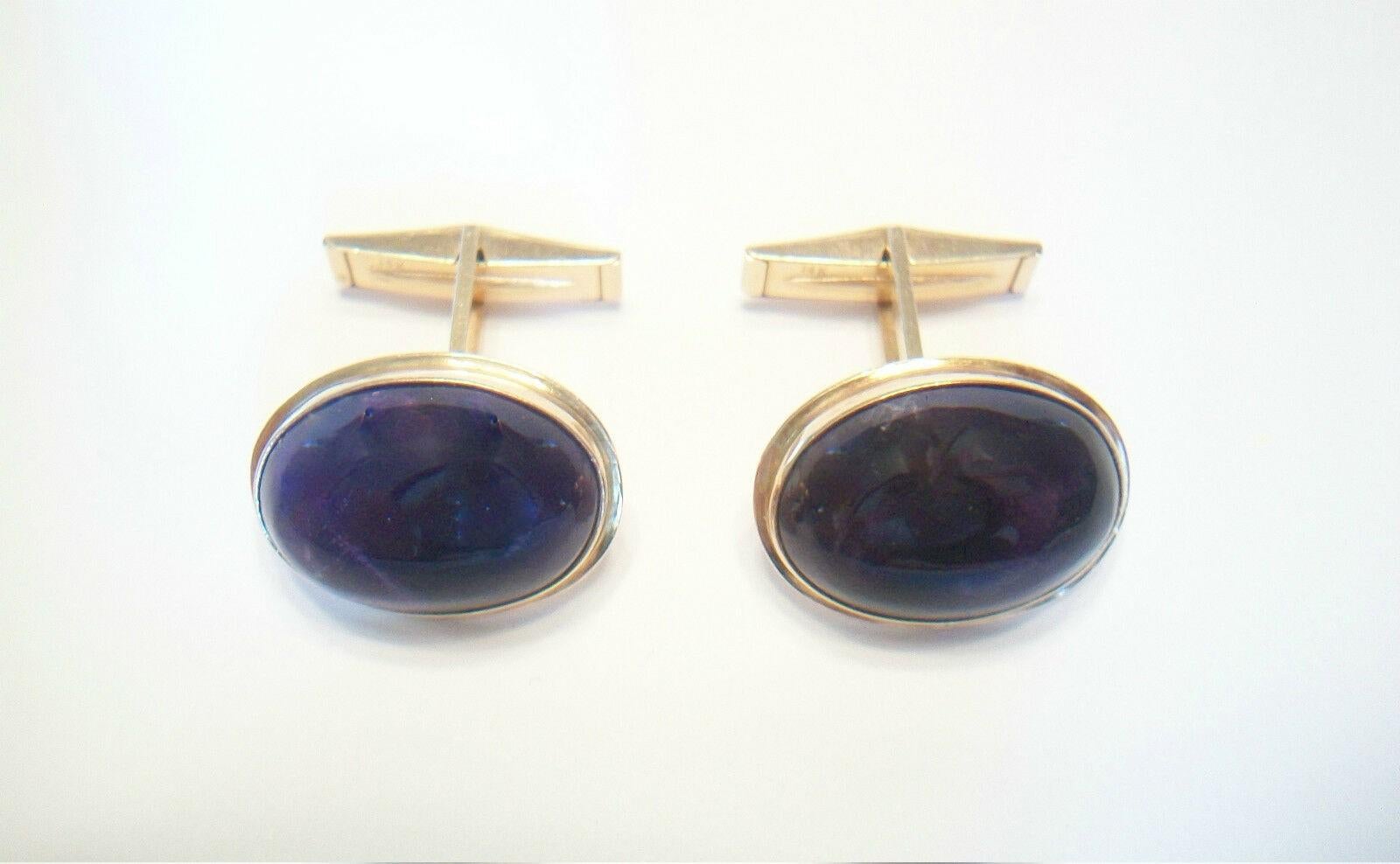 Women's or Men's Vintage Cabochon Amethyst & 14K Yellow Gold Cufflinks, Late 20th Century