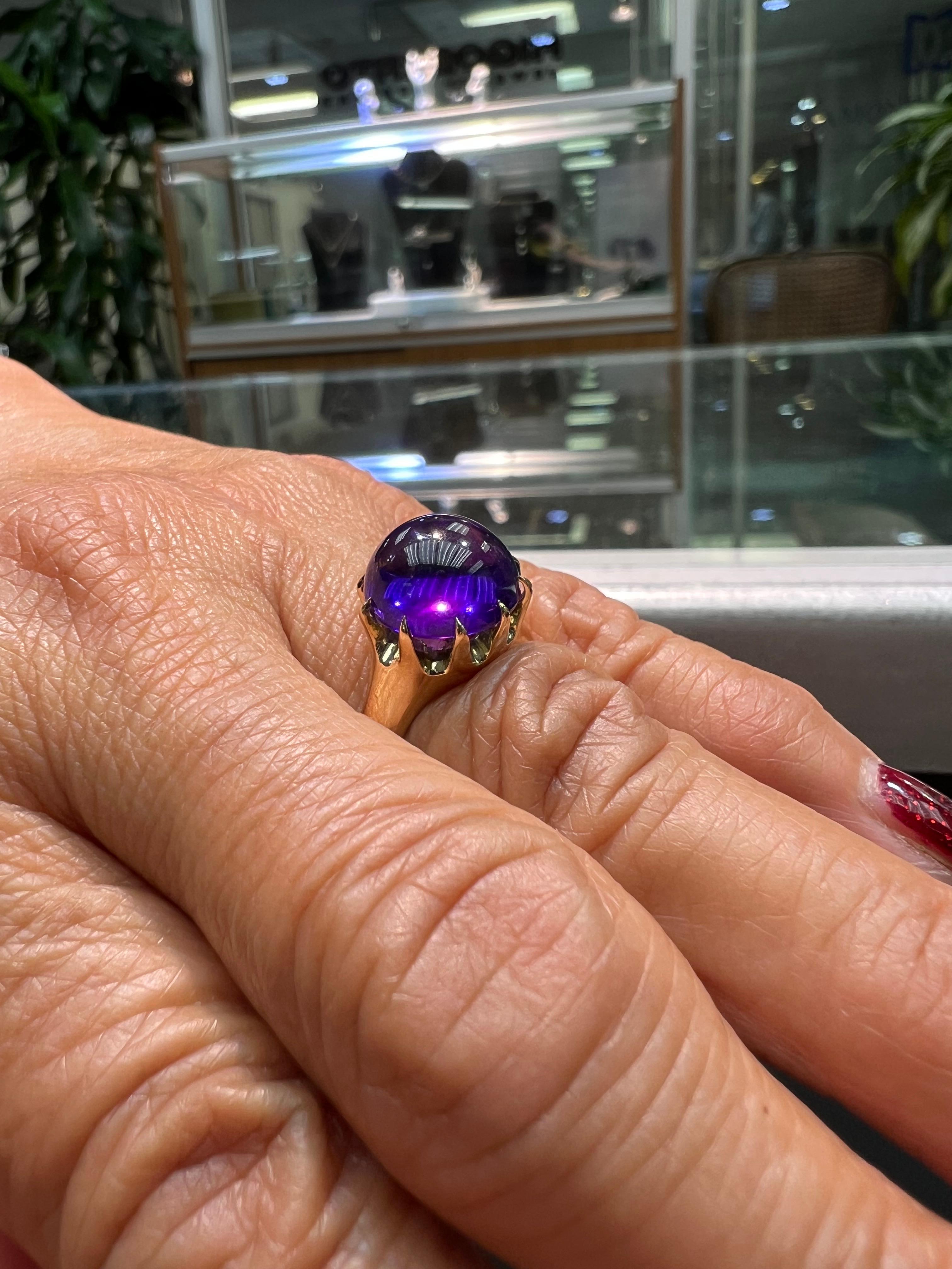 Vintage Cabochon Amethyst Yellow Gold Ring For Sale 3