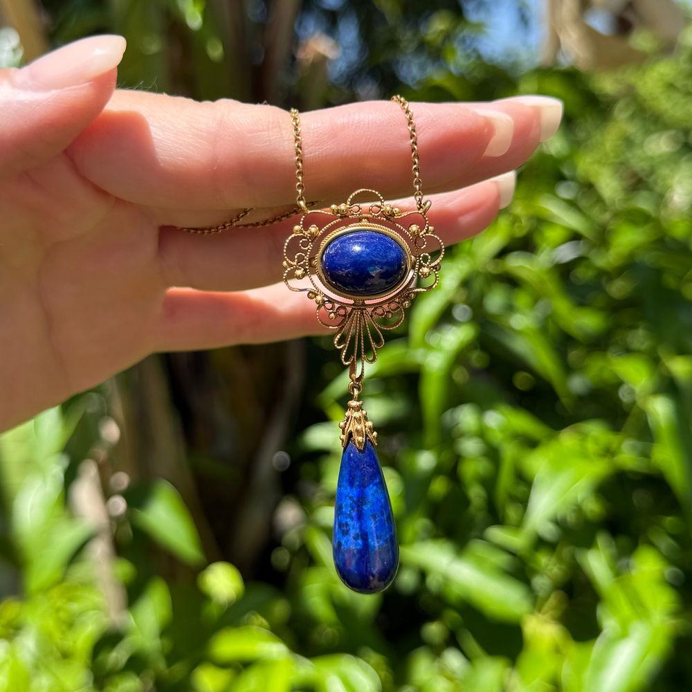 Moderniste Collier pendentif vintage en Lapis Cabochon et Larmes de Lapis en or en vente