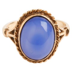 Bague vintage en or jaune 9 carats avec cabochon de calcédoine bleue