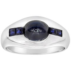 Platinring mit blauem Cabochon-Saphir im Cabochon-Schliff