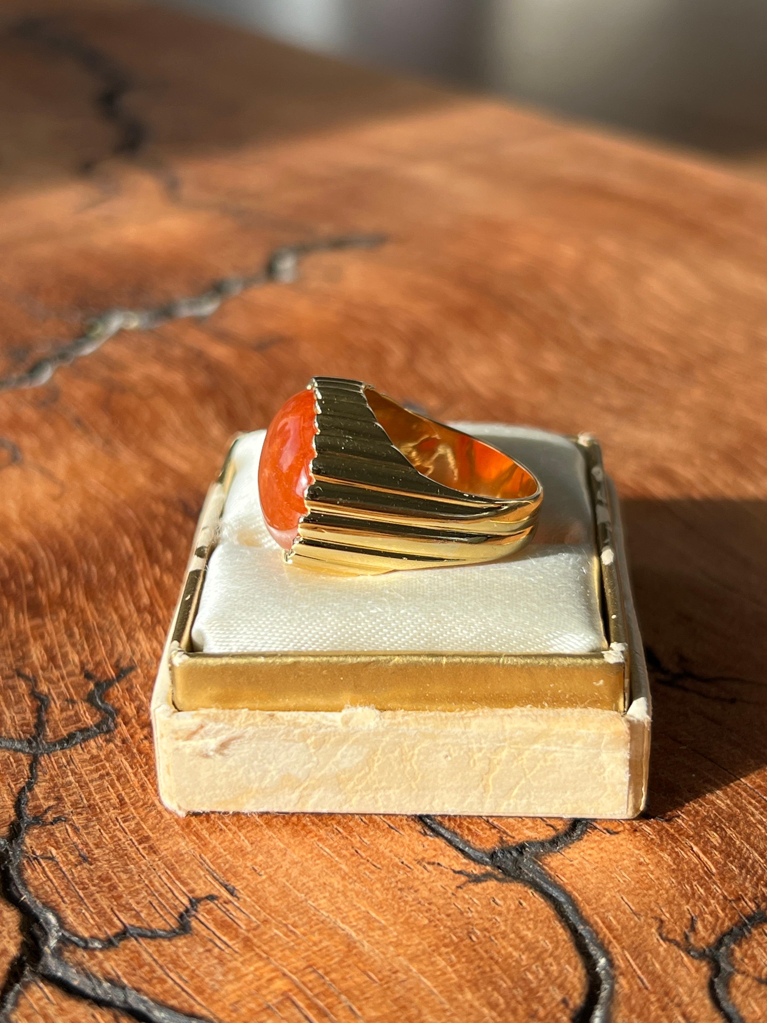 Modern Vintage Cabochon Carnelian 18K Yellow Gold Cocktail Ring For Sale