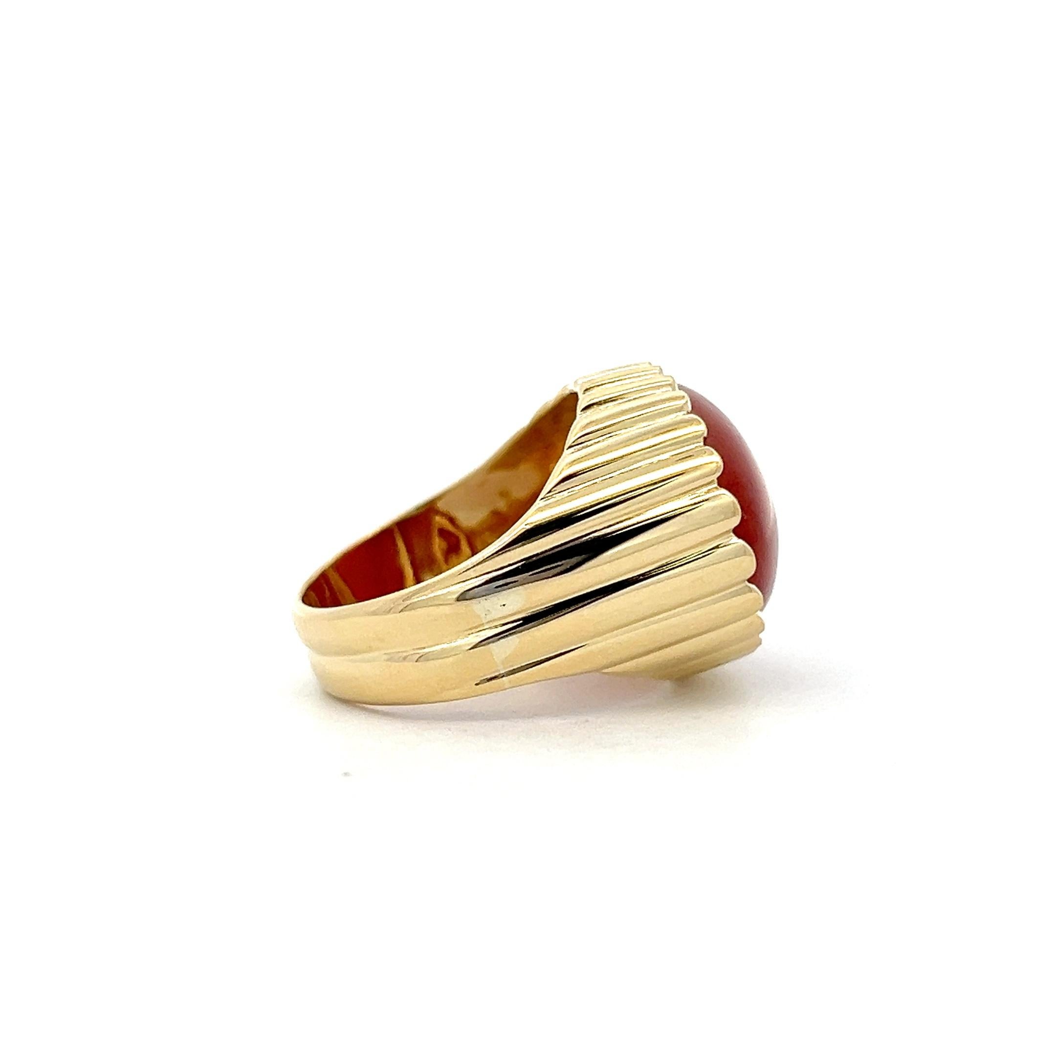 Vintage Cabochon Carnelian 18K Yellow Gold Cocktail Ring For Sale 1