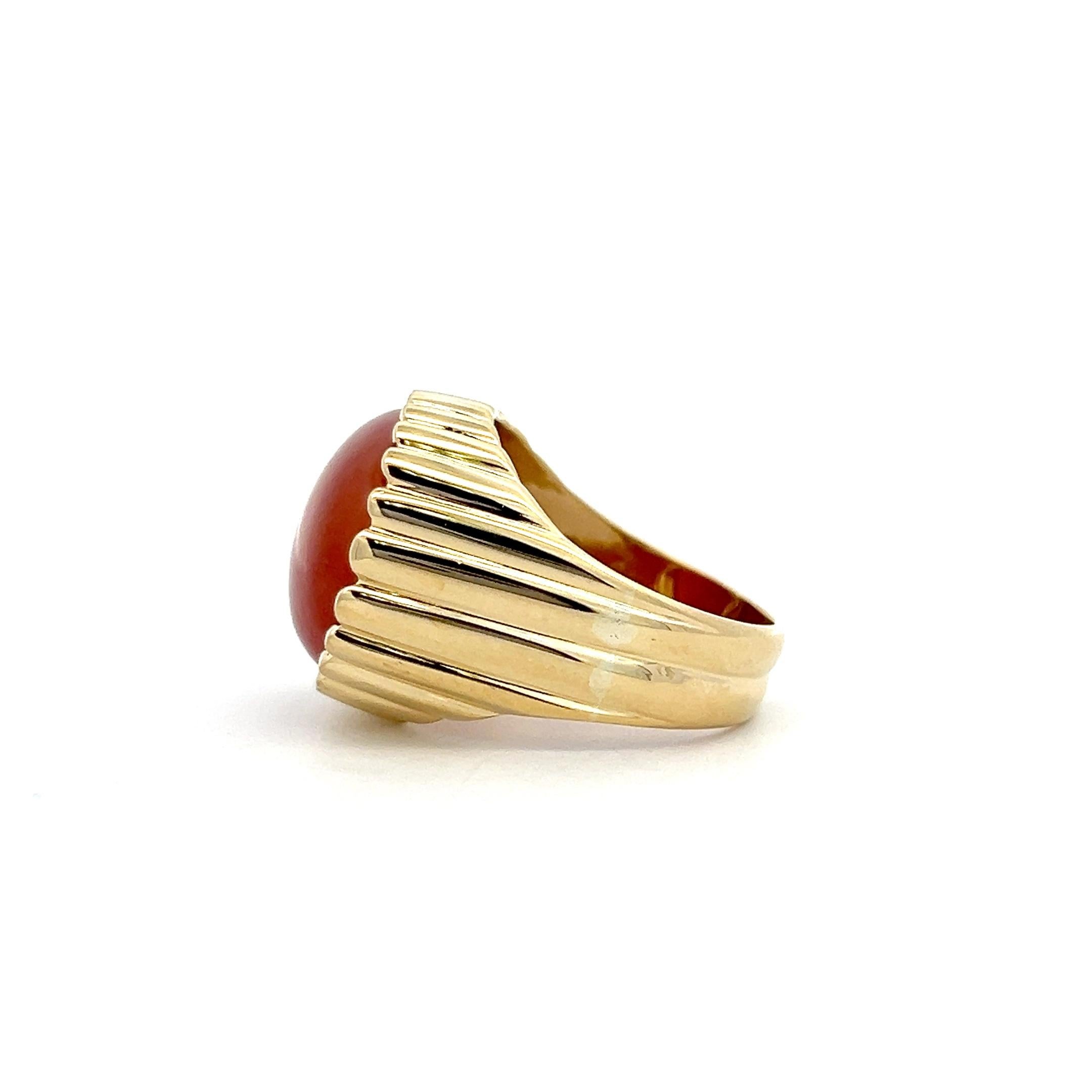 Vintage Cabochon Carnelian 18K Yellow Gold Cocktail Ring For Sale 3