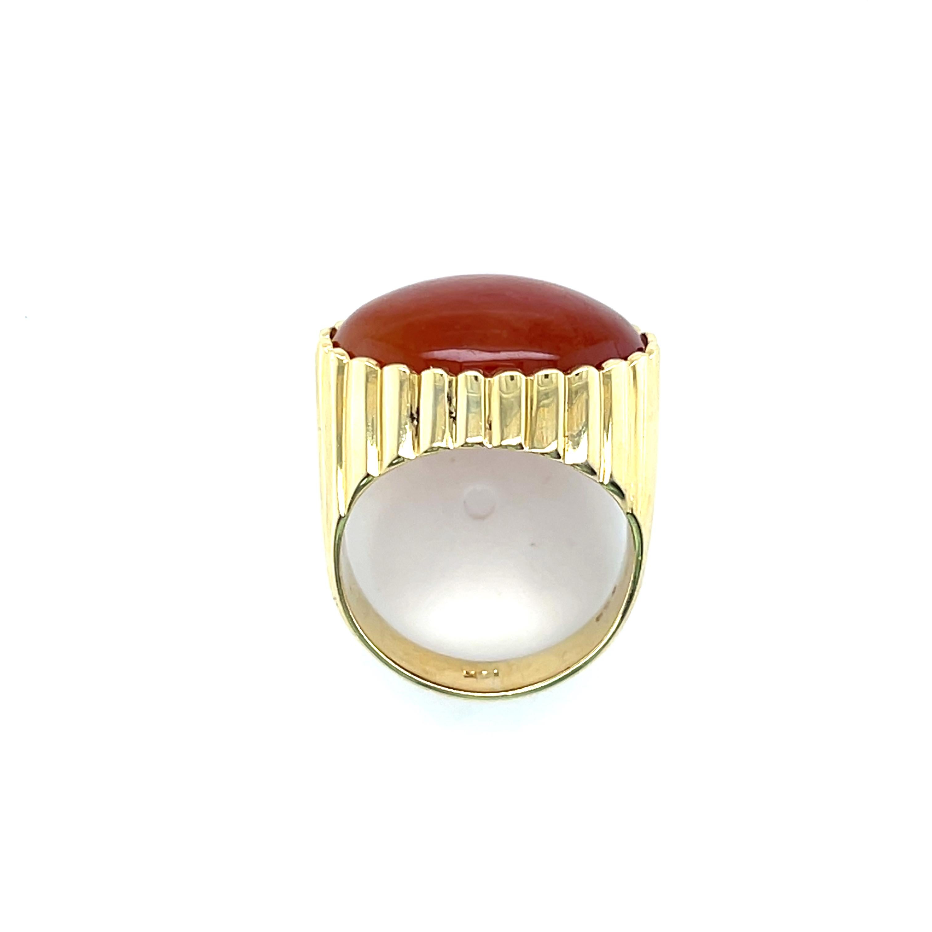 Vintage Cabochon Carnelian 18K Yellow Gold Cocktail Ring For Sale 4