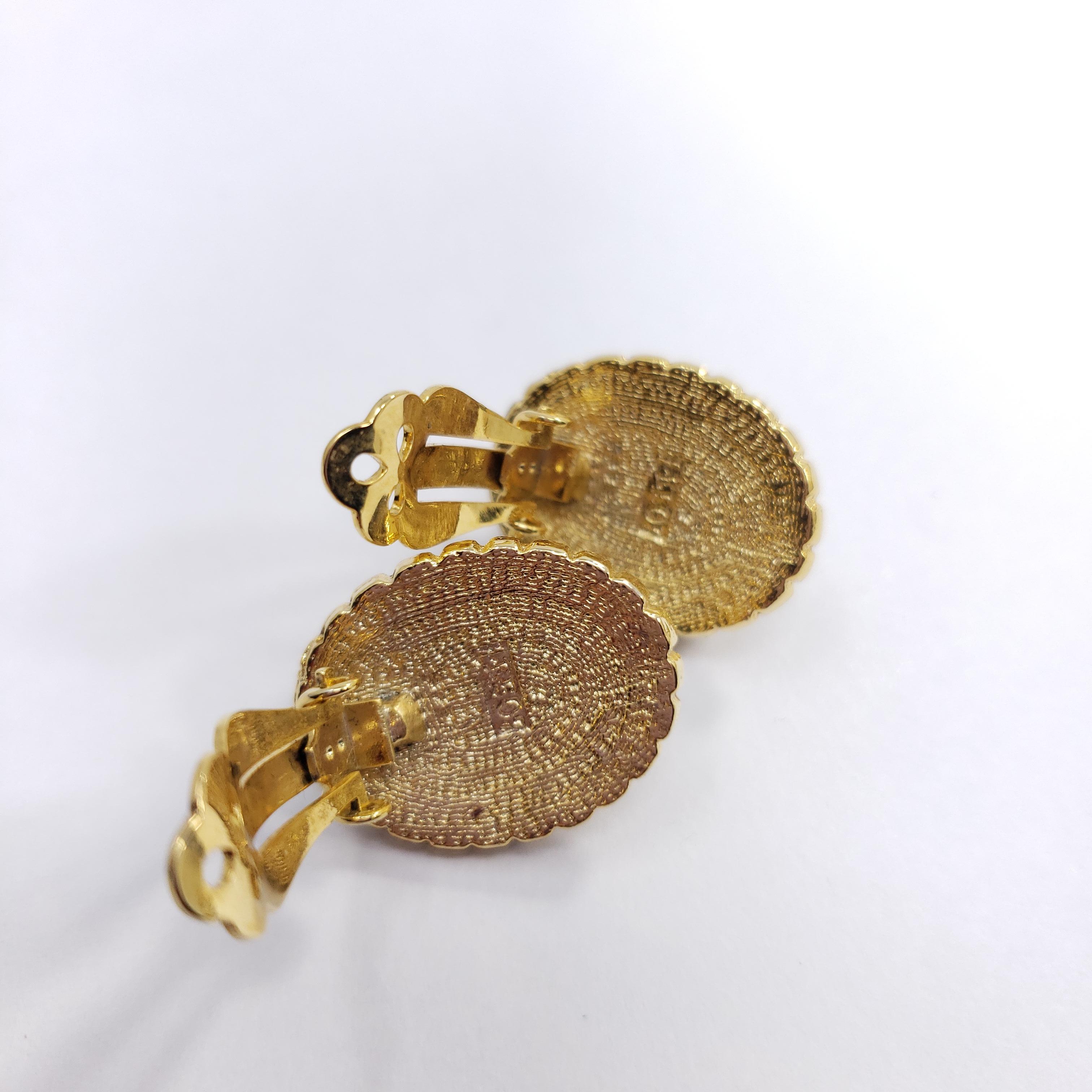 Vintage Cabochon Clip On Earrings In Gold, Sapphire and Clear Crystals In Excellent Condition In Milford, DE