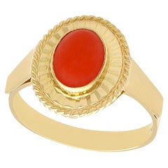 Bague cocktail vintage en or jaune et corail taillé en cabochon