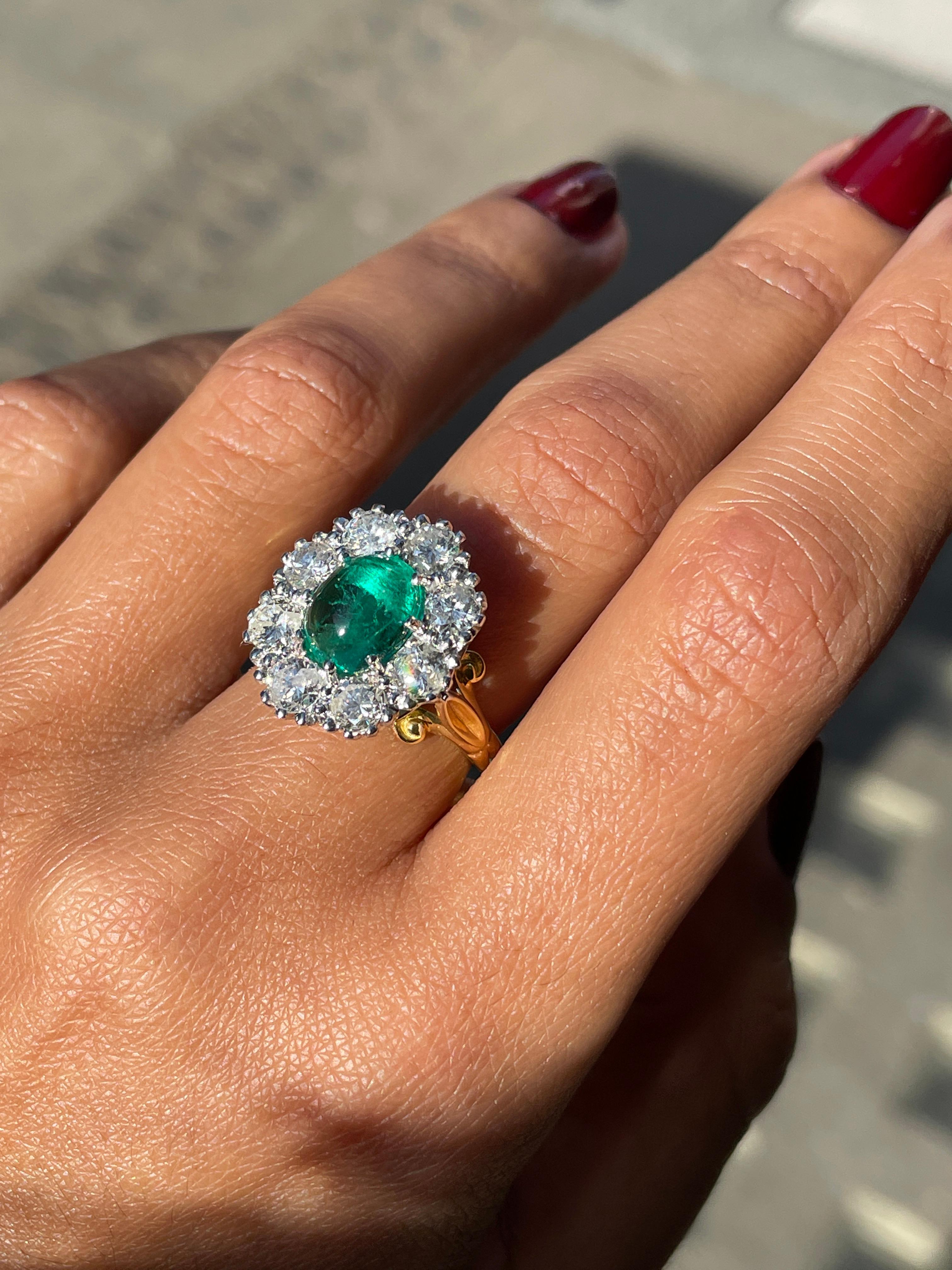 Vintage Cabochon Emerald and Diamond Cluster 18 Carat Gold Engagement Ring, 1974 In Good Condition For Sale In London, GB
