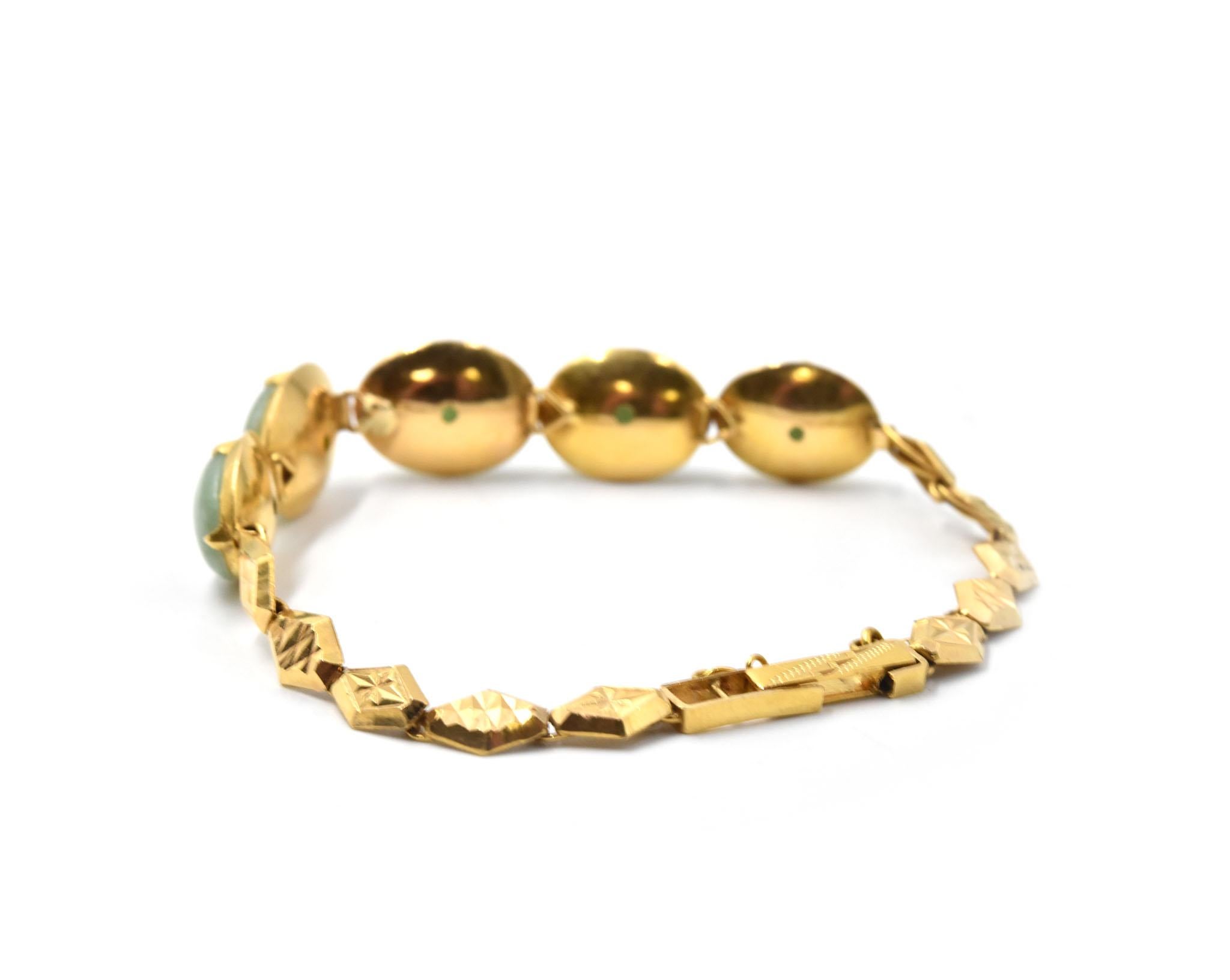 Oval Cut Vintage Cabochon Jade 21 Karat Yellow Gold Bracelet