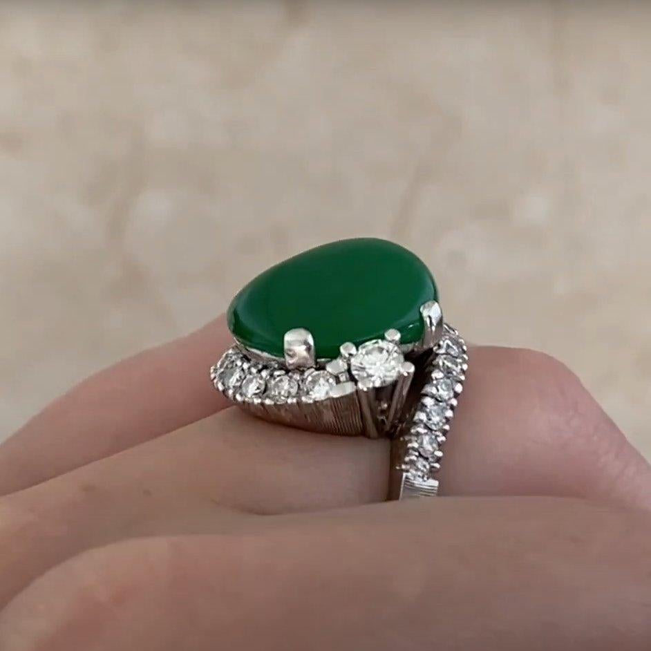 Anello vintage con giadeite cabochon e diamanti (circa 1,10 carati), oro bianco 18 carati in vendita 2