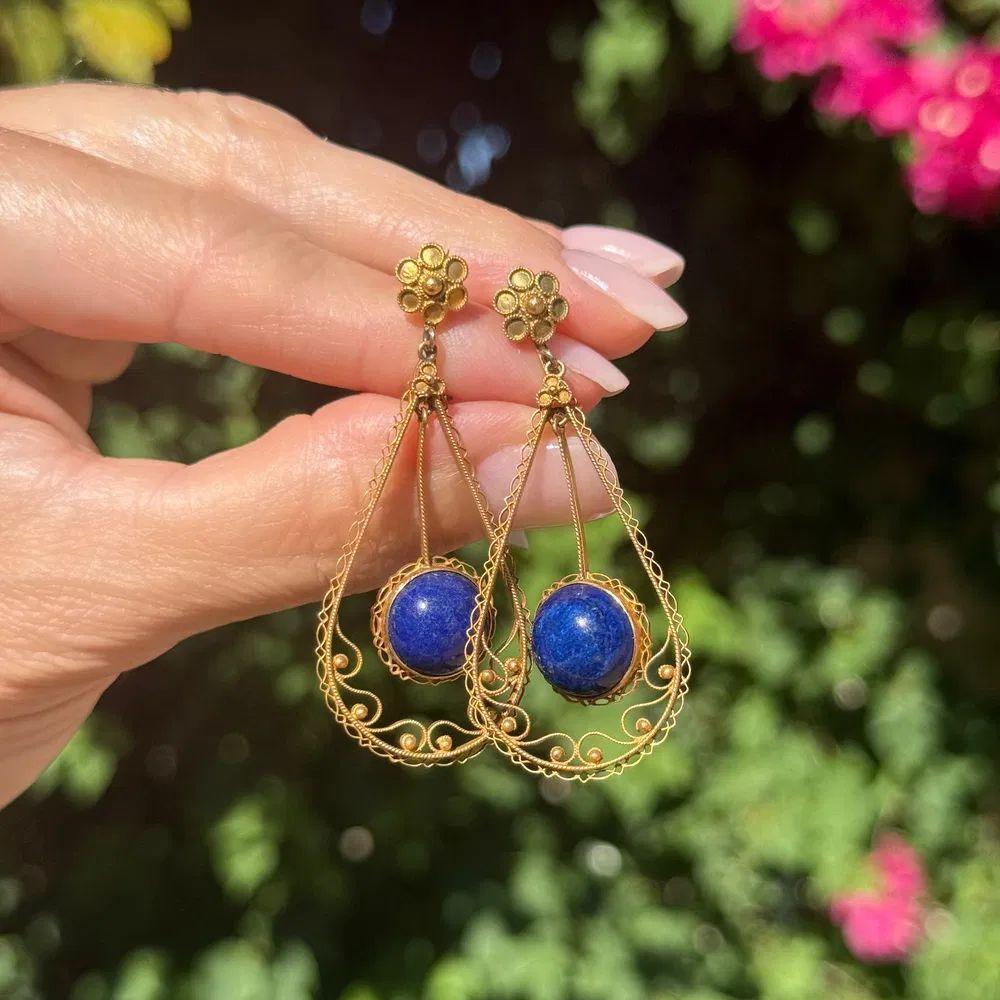 Vintage Cabochon Lapis mit Granulation Etruscan Design Gold Tropfen Ohrringe (Modernistisch) im Angebot