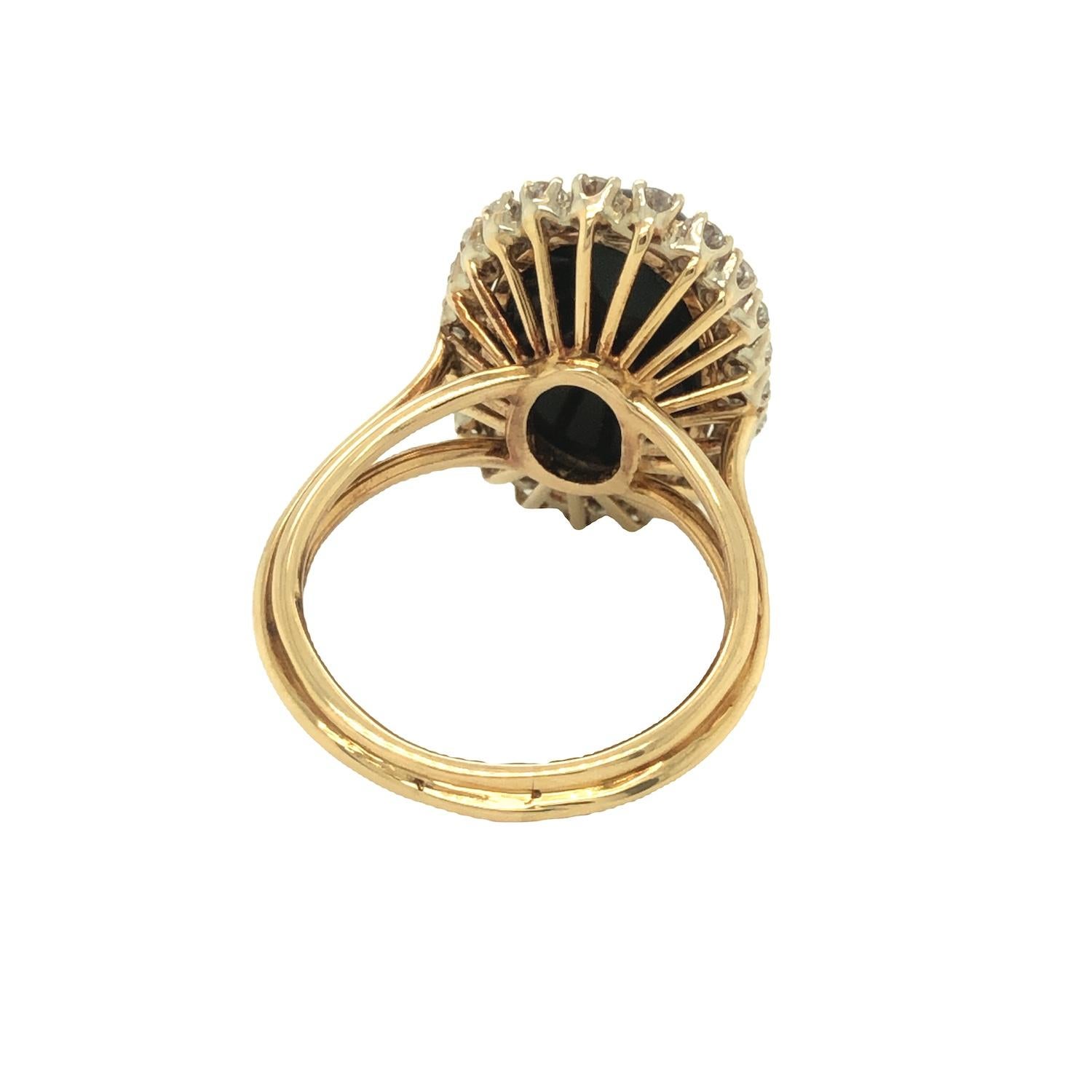 Vintage Cabochon Onyx and Diamond Halo Ring 14K Yellow Gold In Excellent Condition For Sale In beverly hills, CA