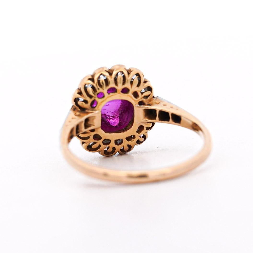 Vintage Cabochon Pinkish Purple Sapphire & Old Euro Diamond Floral Halo Ring Damen im Angebot