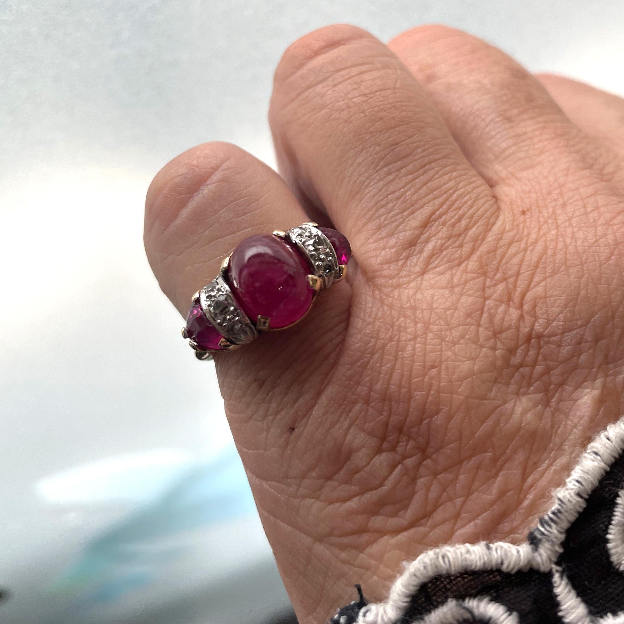 Vintage Cabochon Ruby and Diamond Three-Stone Ring In Good Condition In London, GB