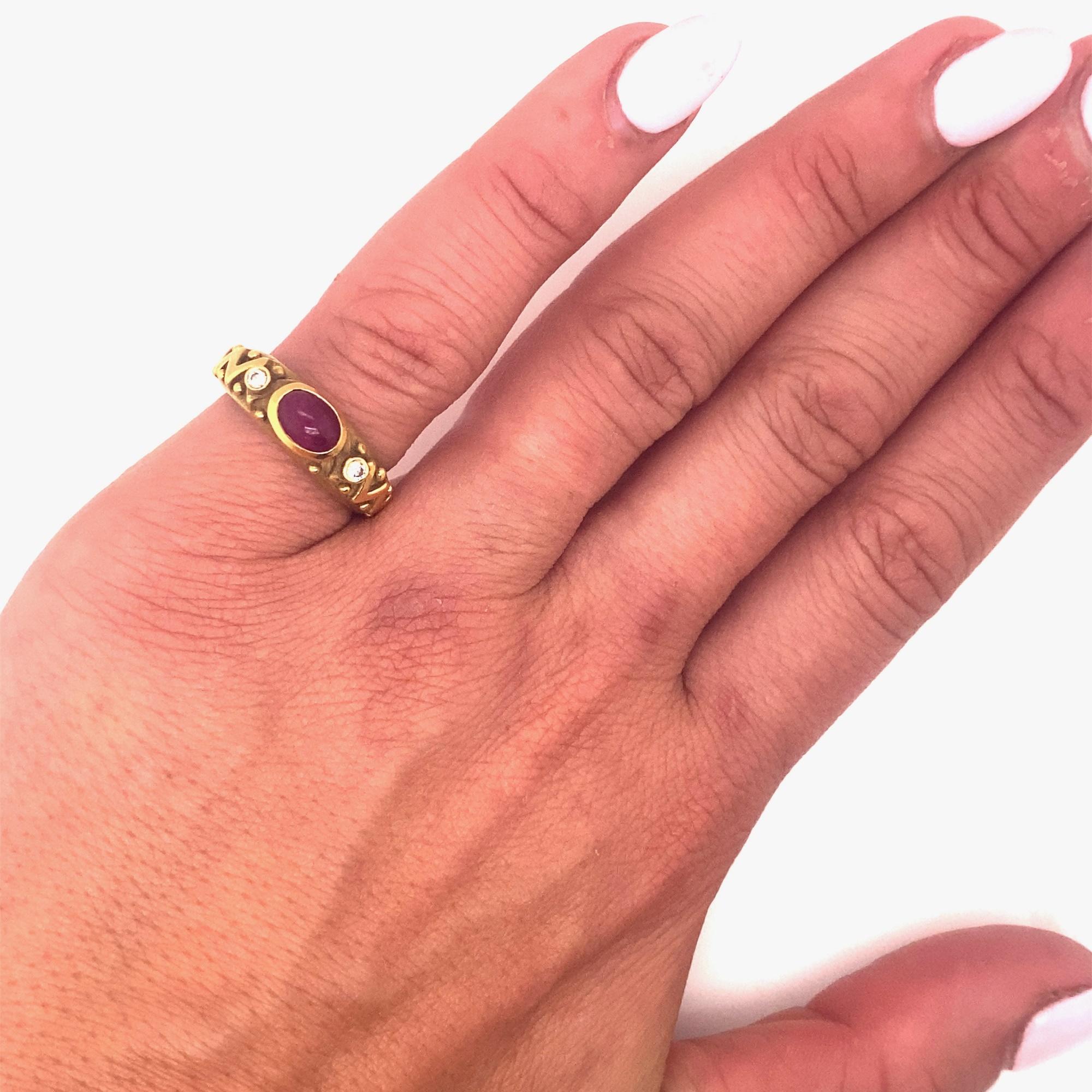 Vintage Cabochon Ruby Diamonds 18K Yellow Gold Ring 2