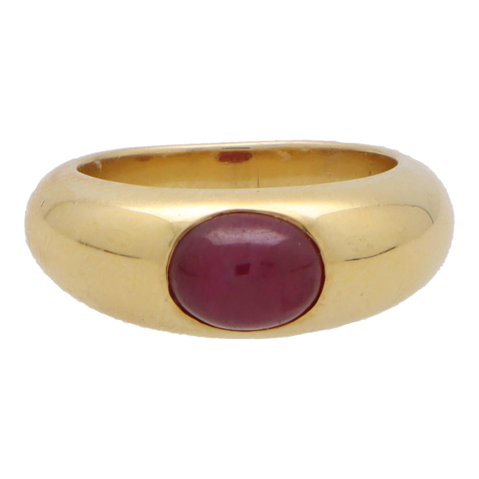  Vintage Cabochon Ruby Gypsy Set Chunky Ring in 18k Yellow Gold In Excellent Condition For Sale In London, GB