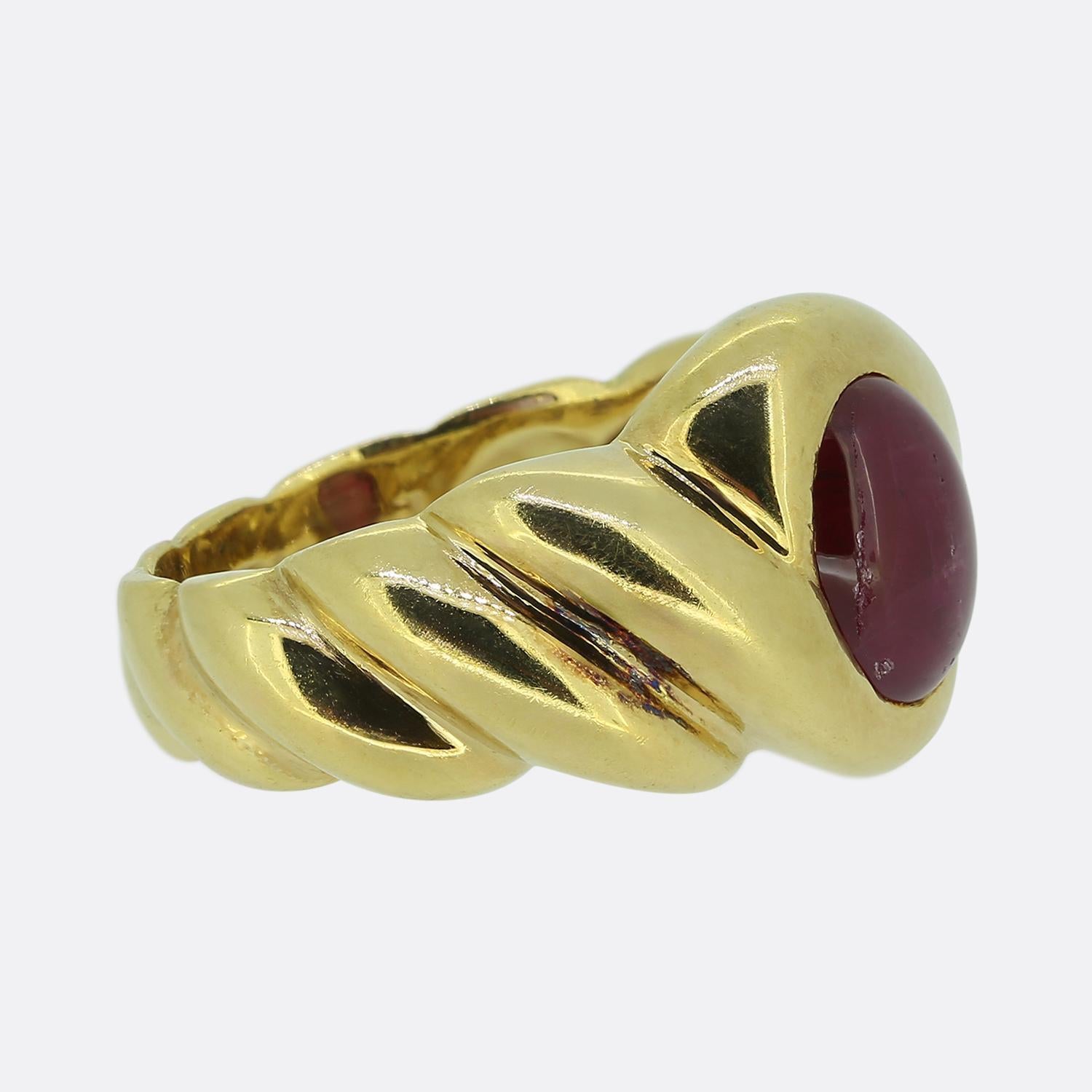 Vintage Cabochon Ruby Single-Stone Ring In Good Condition For Sale In London, GB