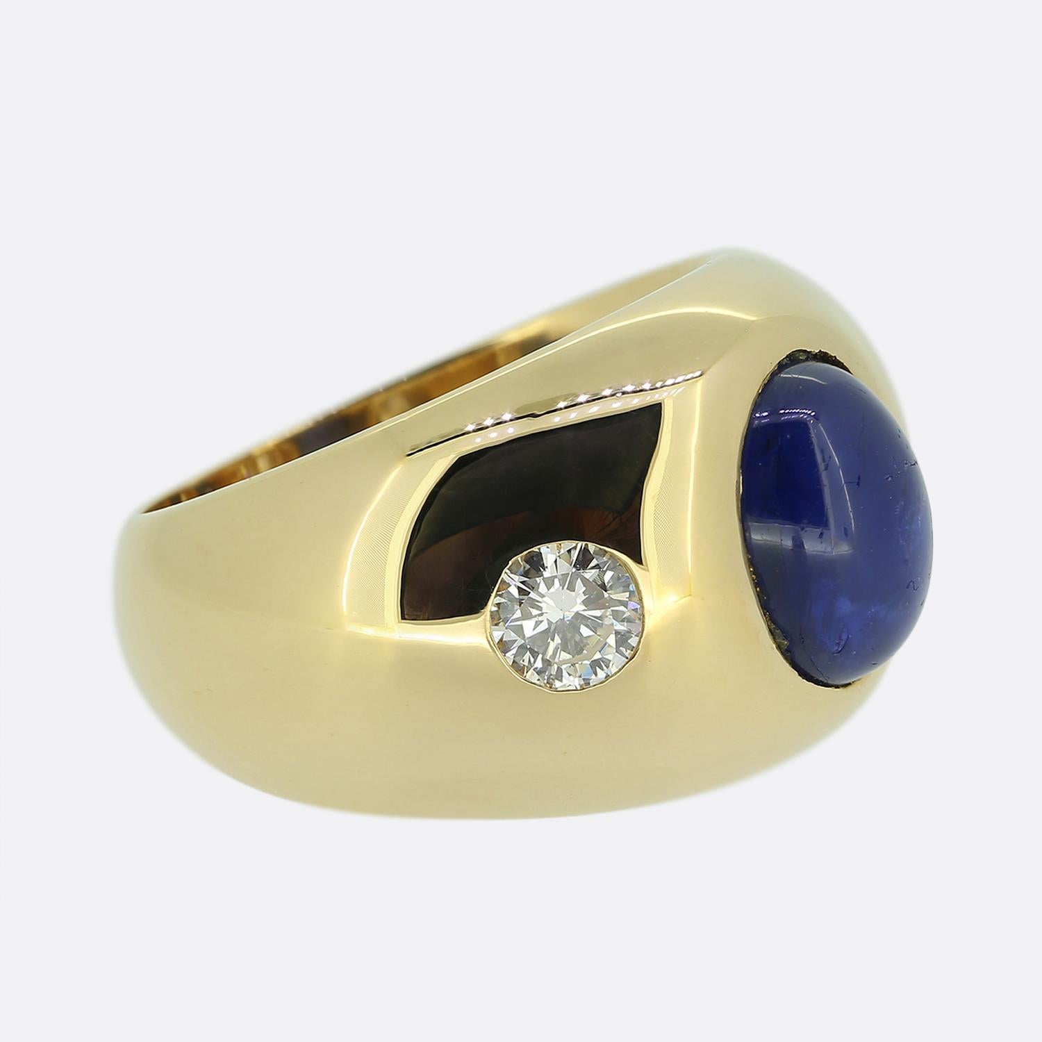 Vintage Cabochon Sapphire and Diamond Three-Stone Ring In Good Condition In London, GB