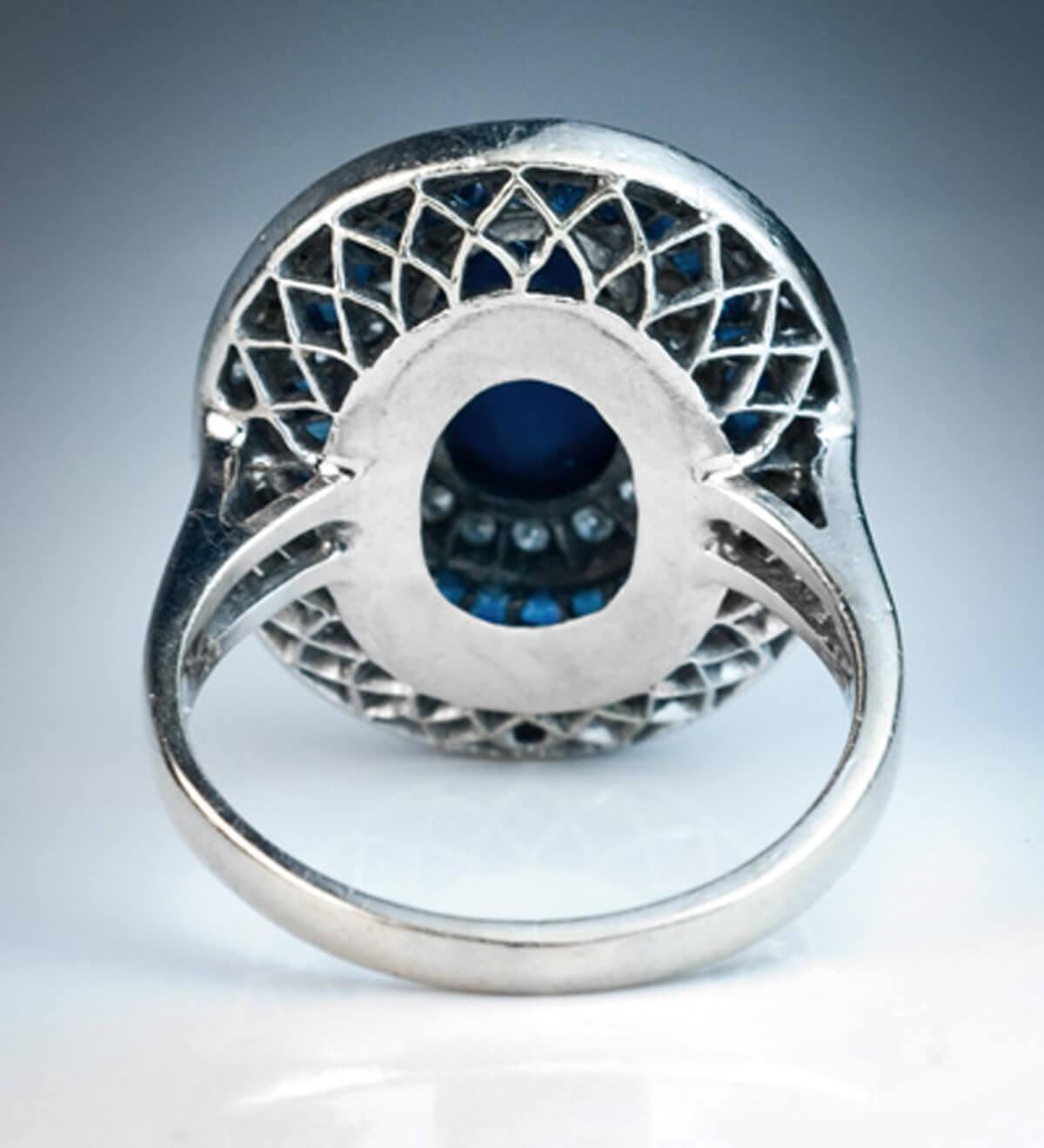Vintage-Cluster-Ring mit Cabochon-Saphir und Diamant im Zustand „Hervorragend“ im Angebot in Chicago, IL