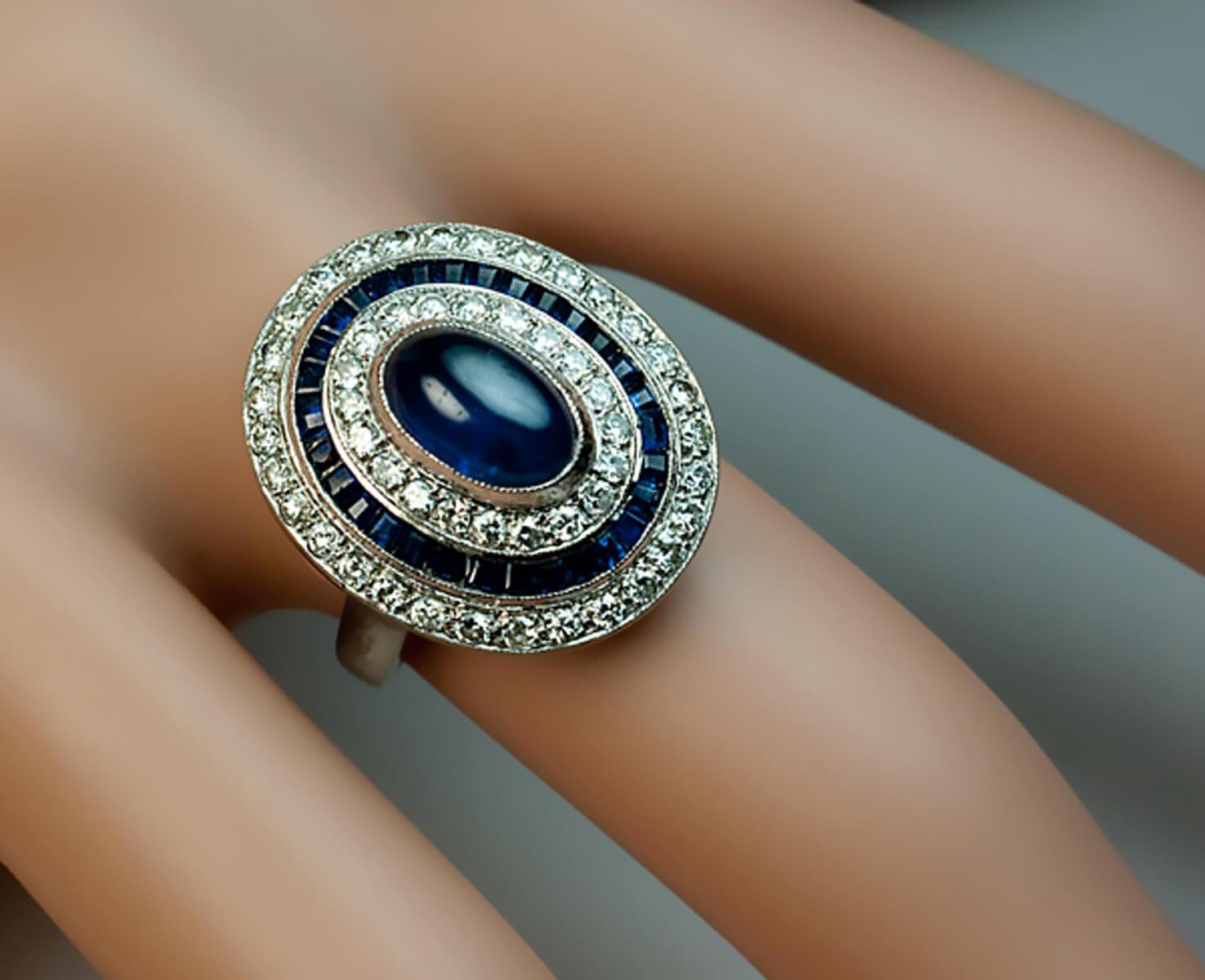 Vintage-Cluster-Ring mit Cabochon-Saphir und Diamant im Angebot 1