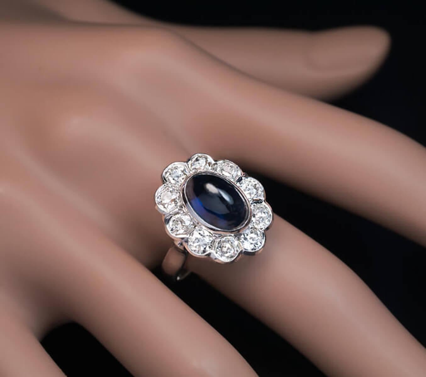 Verlobungsring mit Cabochon-Saphir und Diamant im Vintage-Stil im Zustand „Gut“ im Angebot in Chicago, IL