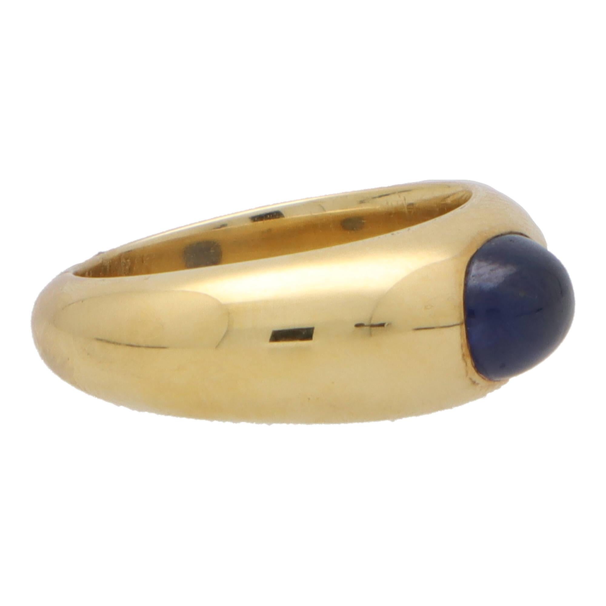 Vintage Cabochon Sapphire Gypsy Set Chunky Ring in 18k Yellow Gold In Excellent Condition For Sale In London, GB