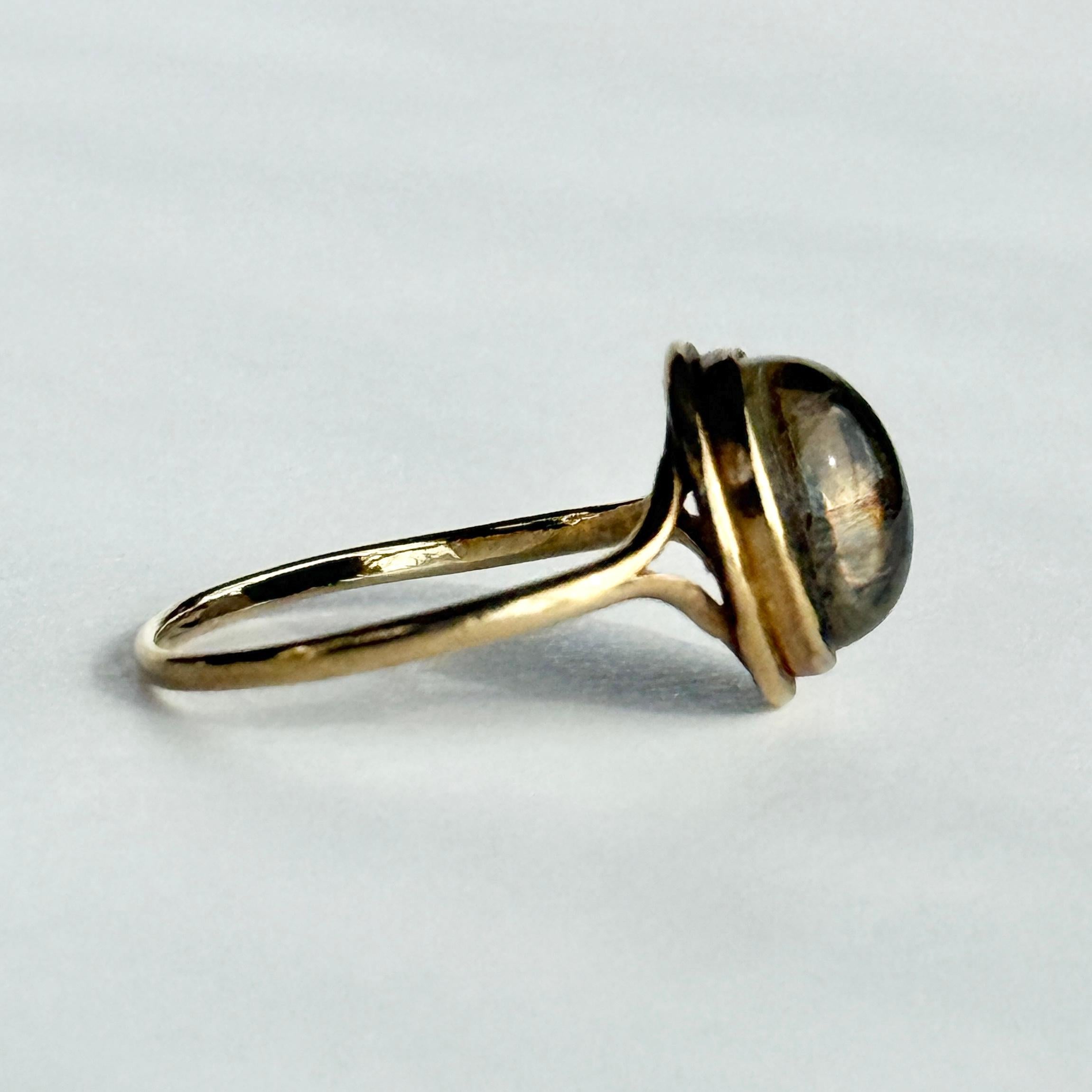 Anello d'epoca con pietra cabochon e oro 9 carati In condizioni buone in vendita a Chipping Campden, GB