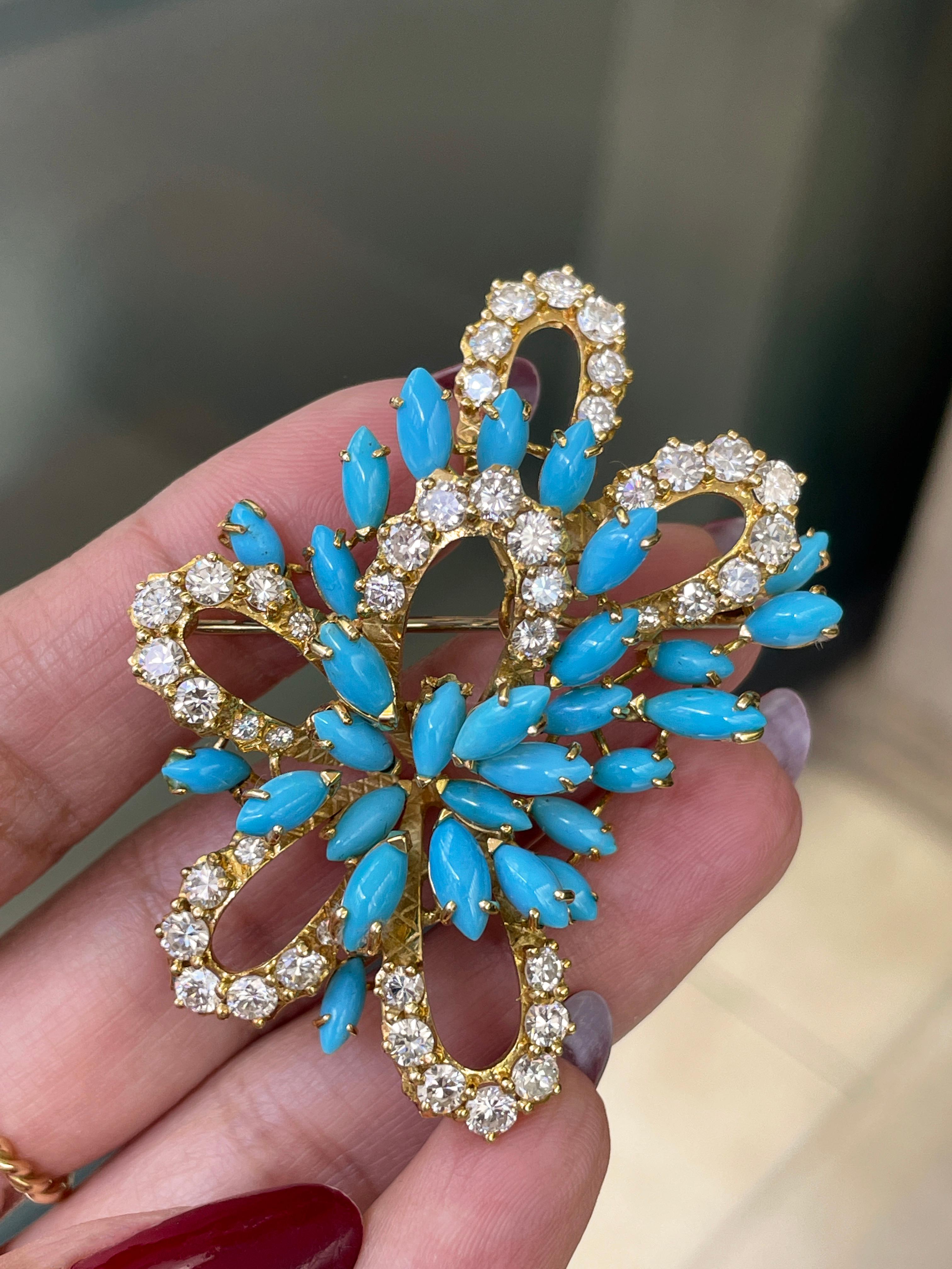 Vintage Cabochon Turquoise and Diamond 18 Carat Yellow Gold Flower Brooch In Good Condition For Sale In London, GB