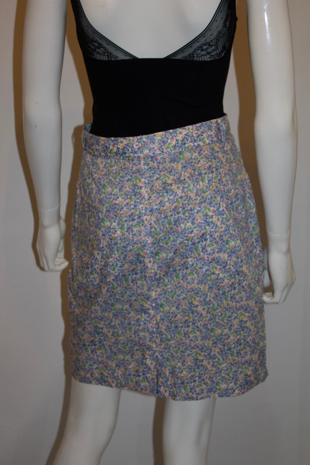 Vintage Cacharel - Jupe en coton à fleurs Bon état - En vente à London, GB