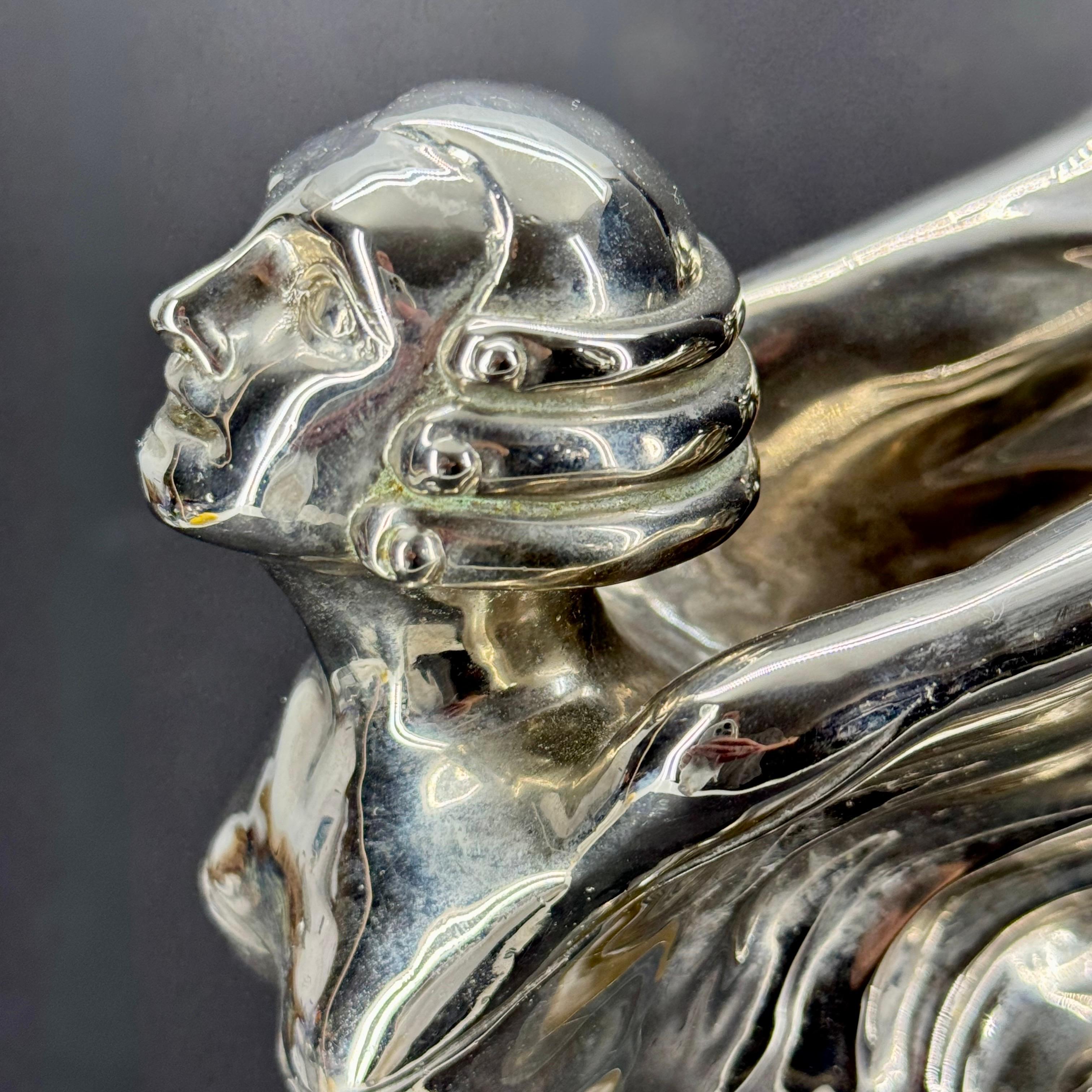Fatto a mano Ornamento Cadillac Hood d'epoca con statua di dea su base in vendita