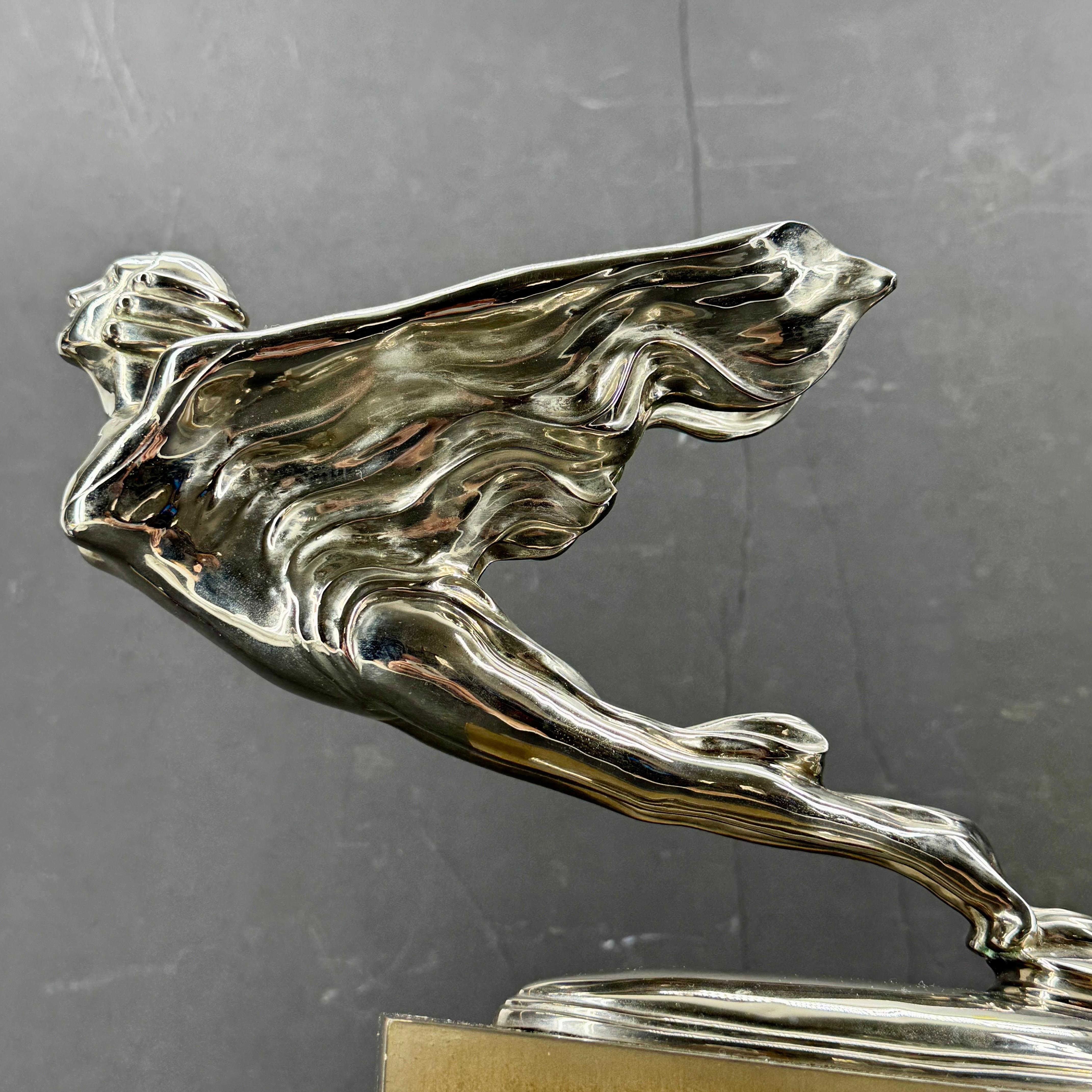 Ornamento Cadillac Hood d'epoca con statua di dea su base In condizioni buone in vendita a Haddonfield, NJ