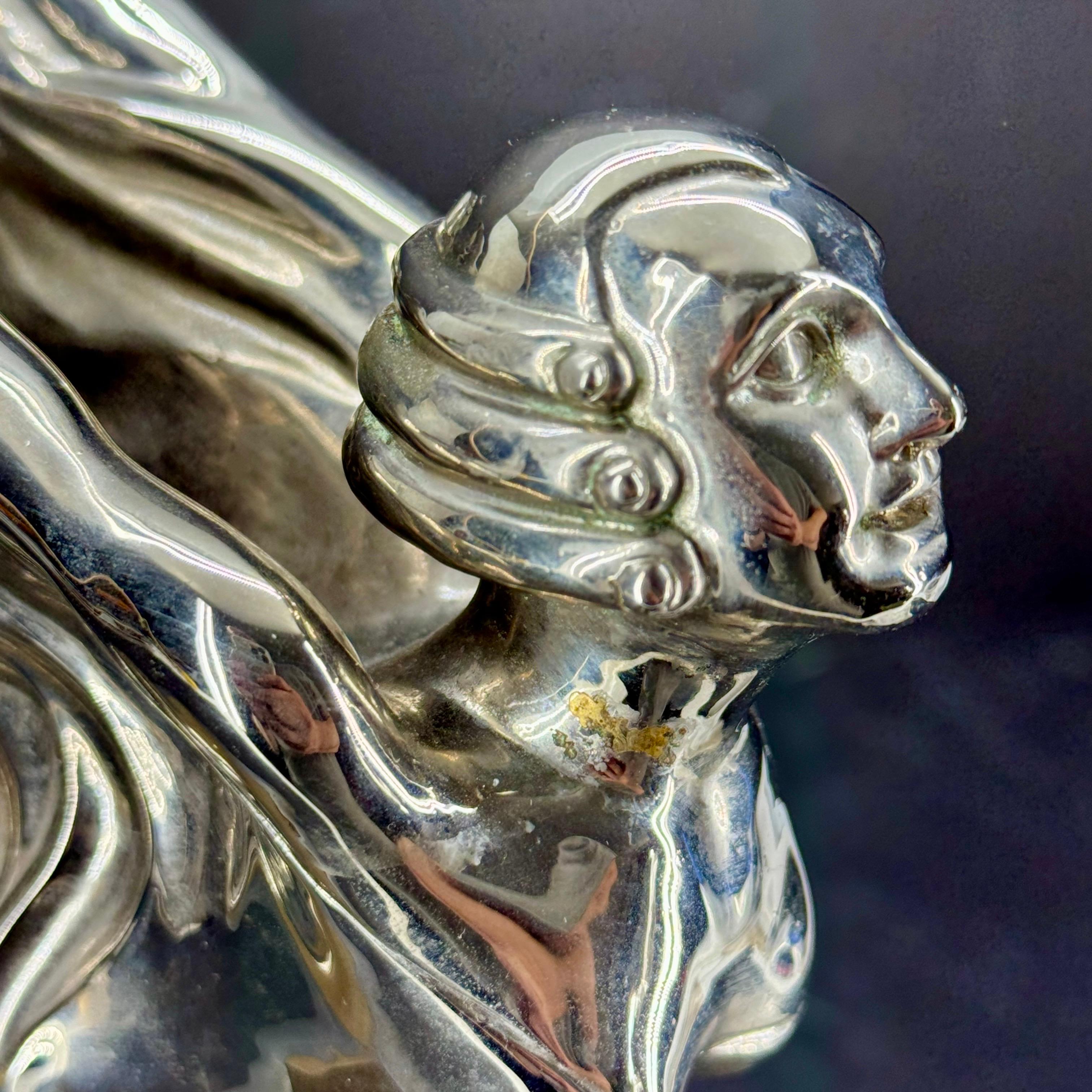 XX secolo Ornamento Cadillac Hood d'epoca con statua di dea su base in vendita