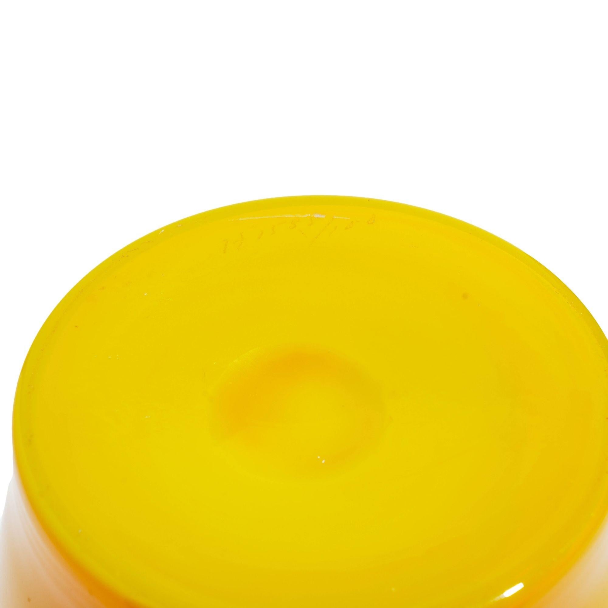 Kadmiumgelber Krug aus geblasenem Opalglas, Vintage im Angebot 6