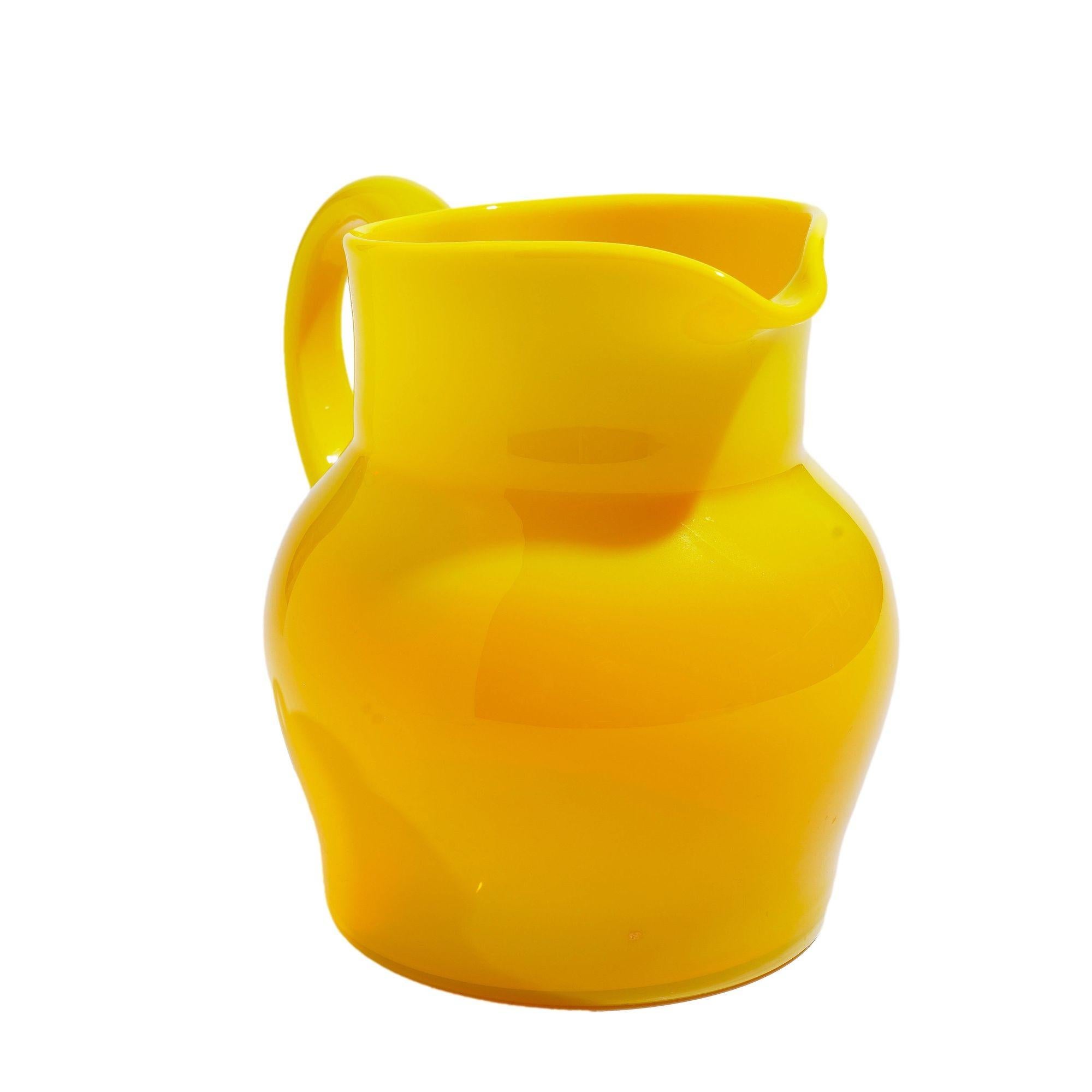 Kadmiumgelber Krug aus geblasenem Opalglas, Vintage im Angebot 1