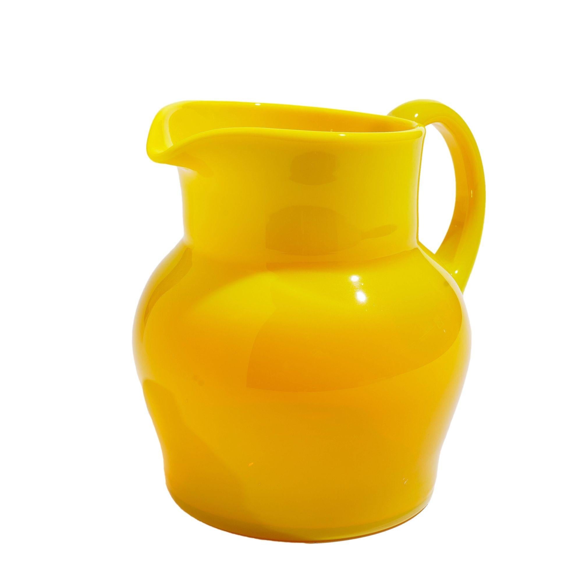 Kadmiumgelber Krug aus geblasenem Opalglas, Vintage im Angebot 3