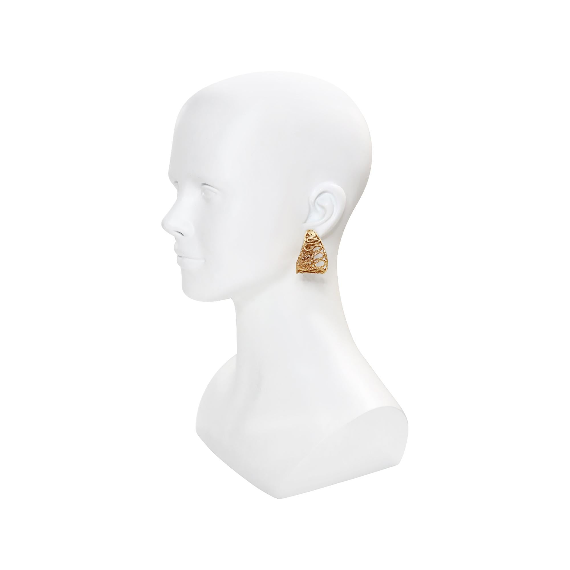 Cadoro d'epoca in tonalità oro  Orecchini a cerchio larghi circa anni '80 In condizioni buone in vendita a New York, NY