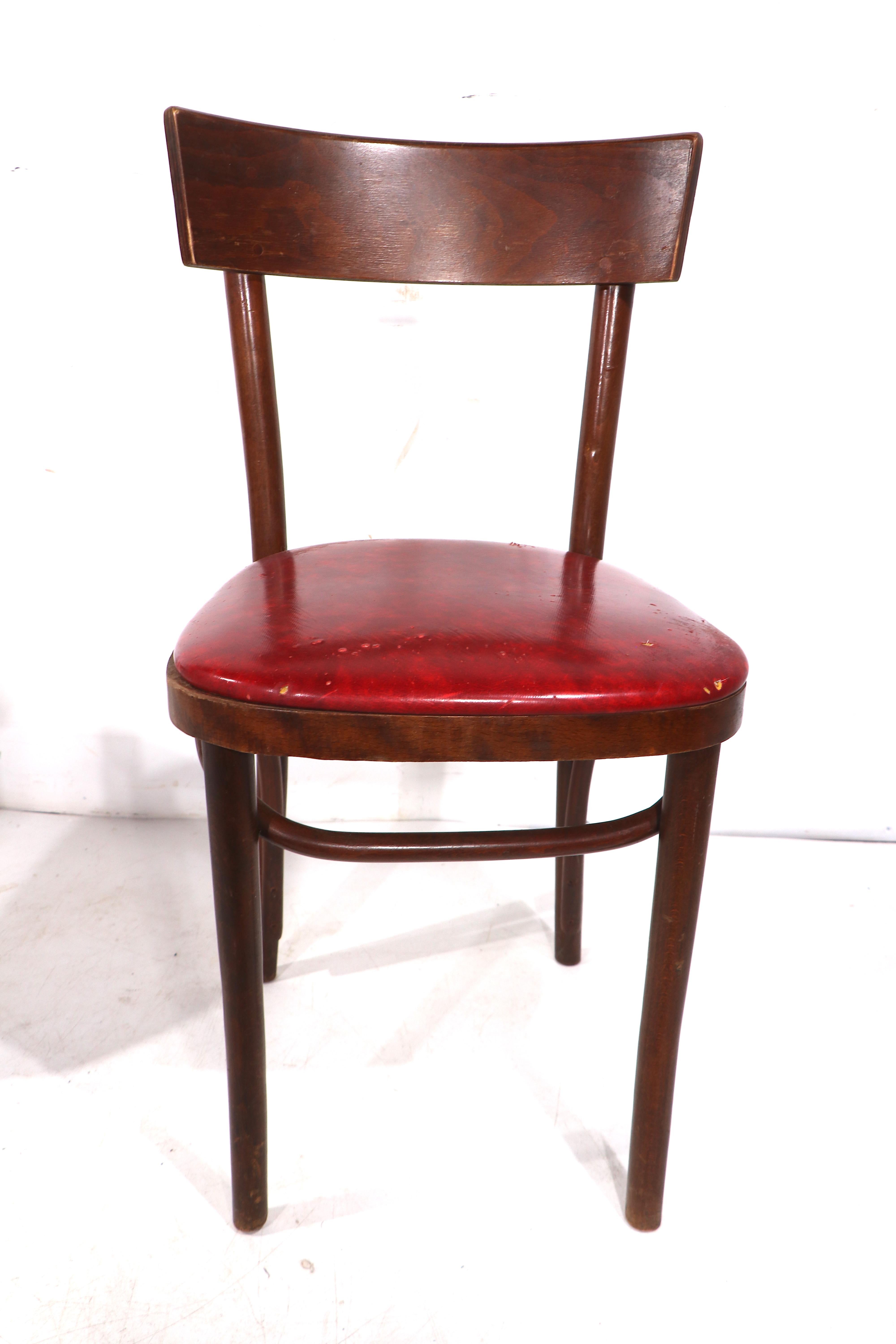 Vintage Cafe Bistro Style Esszimmerstühle nach Thonet 12 verfügbar (Polster) im Angebot