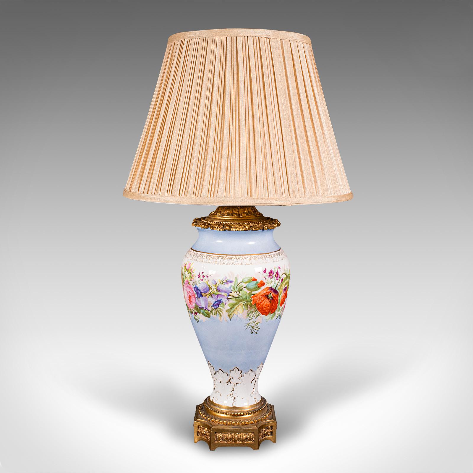 Georgien Lampe de table décorative française, céramique, métal doré, vers 1930 en vente