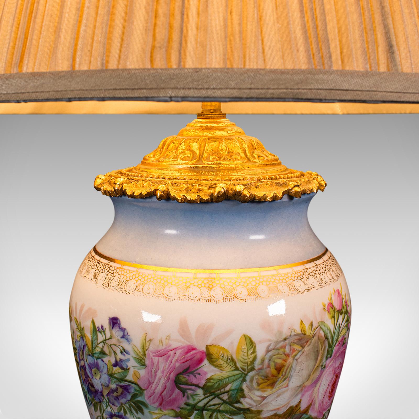 Céramique Lampe de table décorative française, céramique, métal doré, vers 1930 en vente