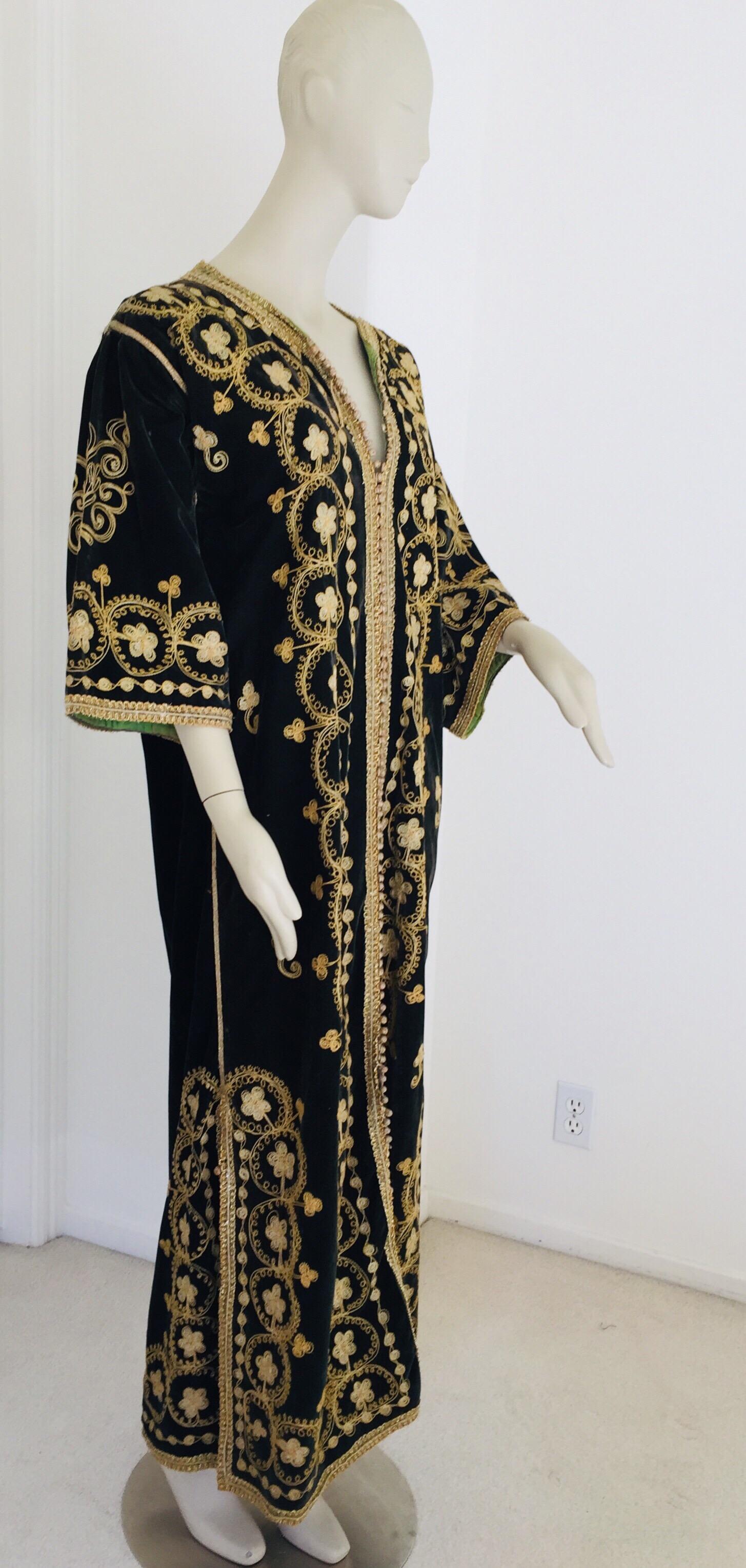 Amazing vintage caftan, black silk velvet heavily hand embroidered with gold threads, circa 1960s
The black velvet kaftan is embroidered and embellished entirely by hand.
The kaftan features a traditional neckline, with side slits and gently fluted