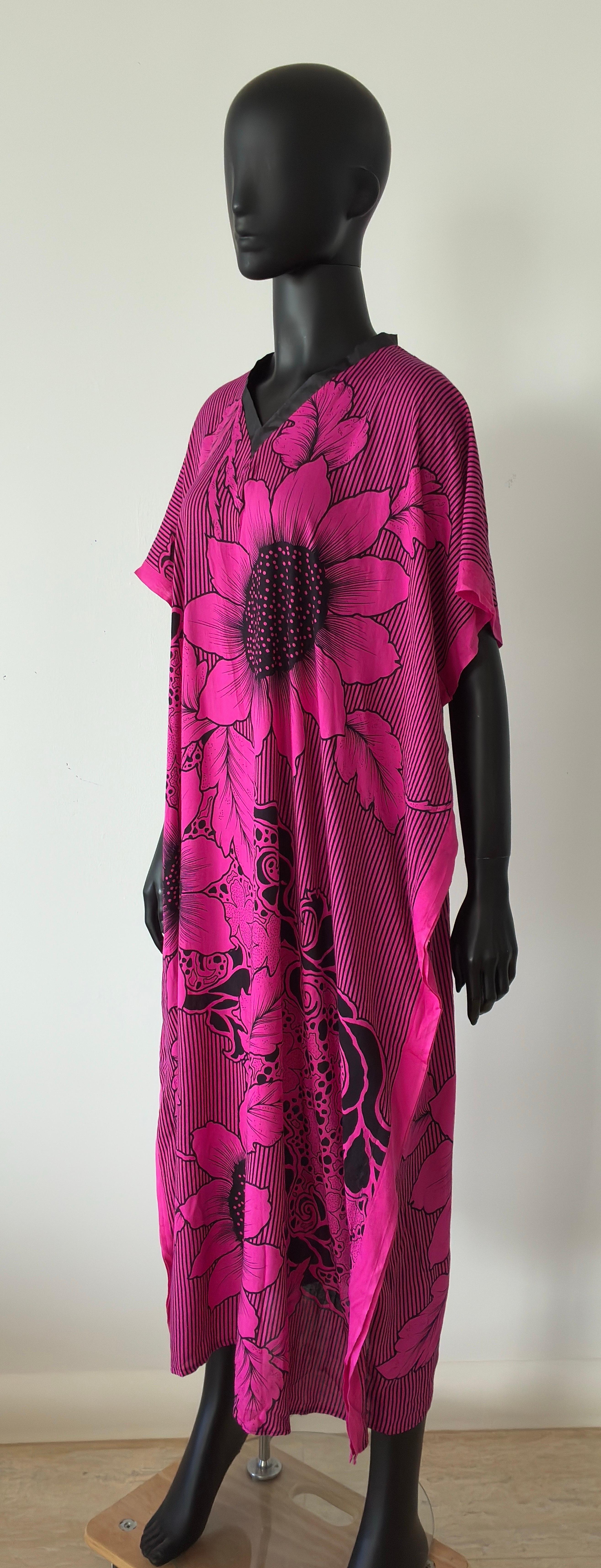 Violet Robe caftan vintage avec imprimé tournesol en vente