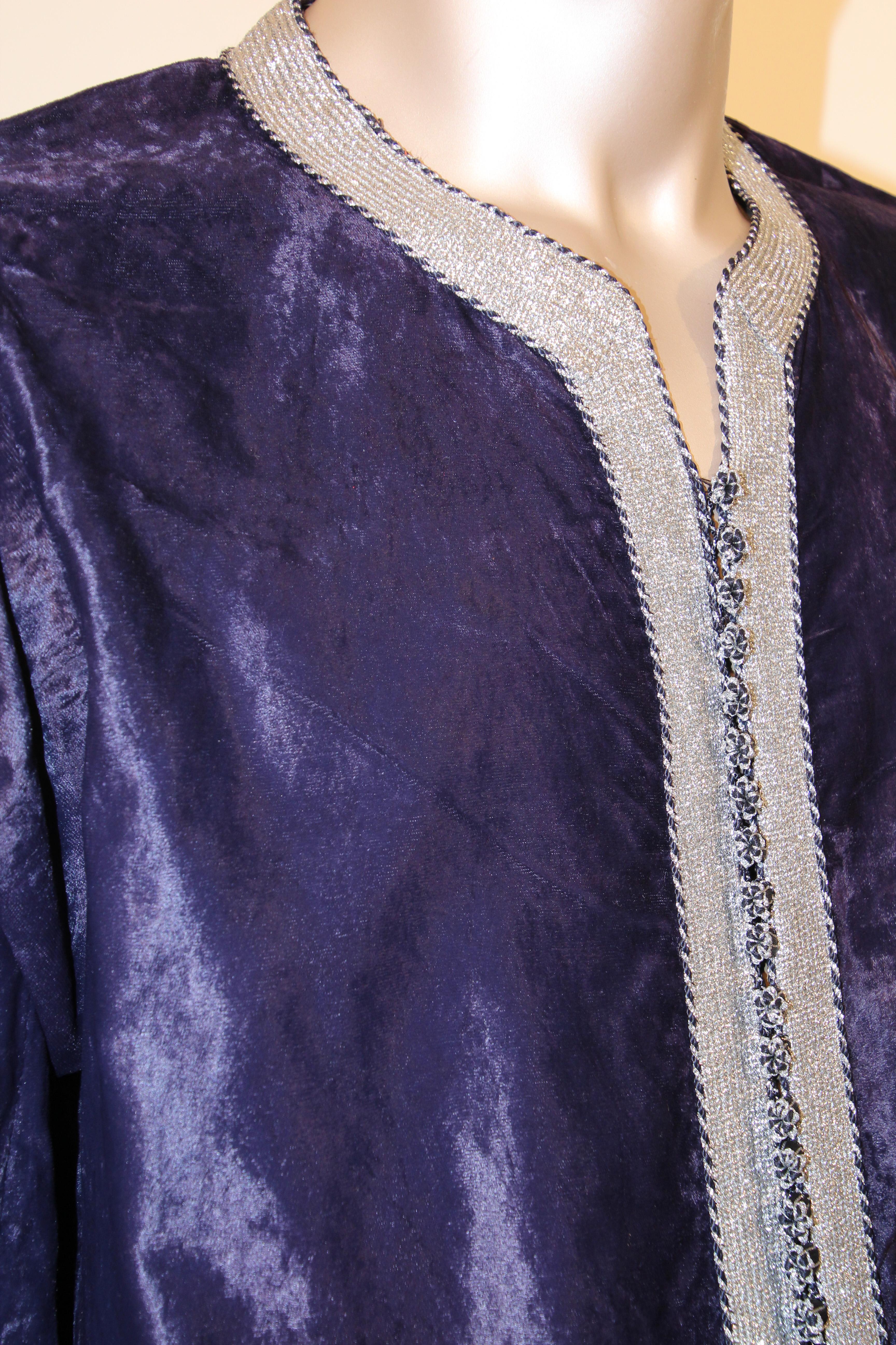 Vintage Caftan, Royal Blue Silk Velvet with Silver Trim, 1960s For Sale 6