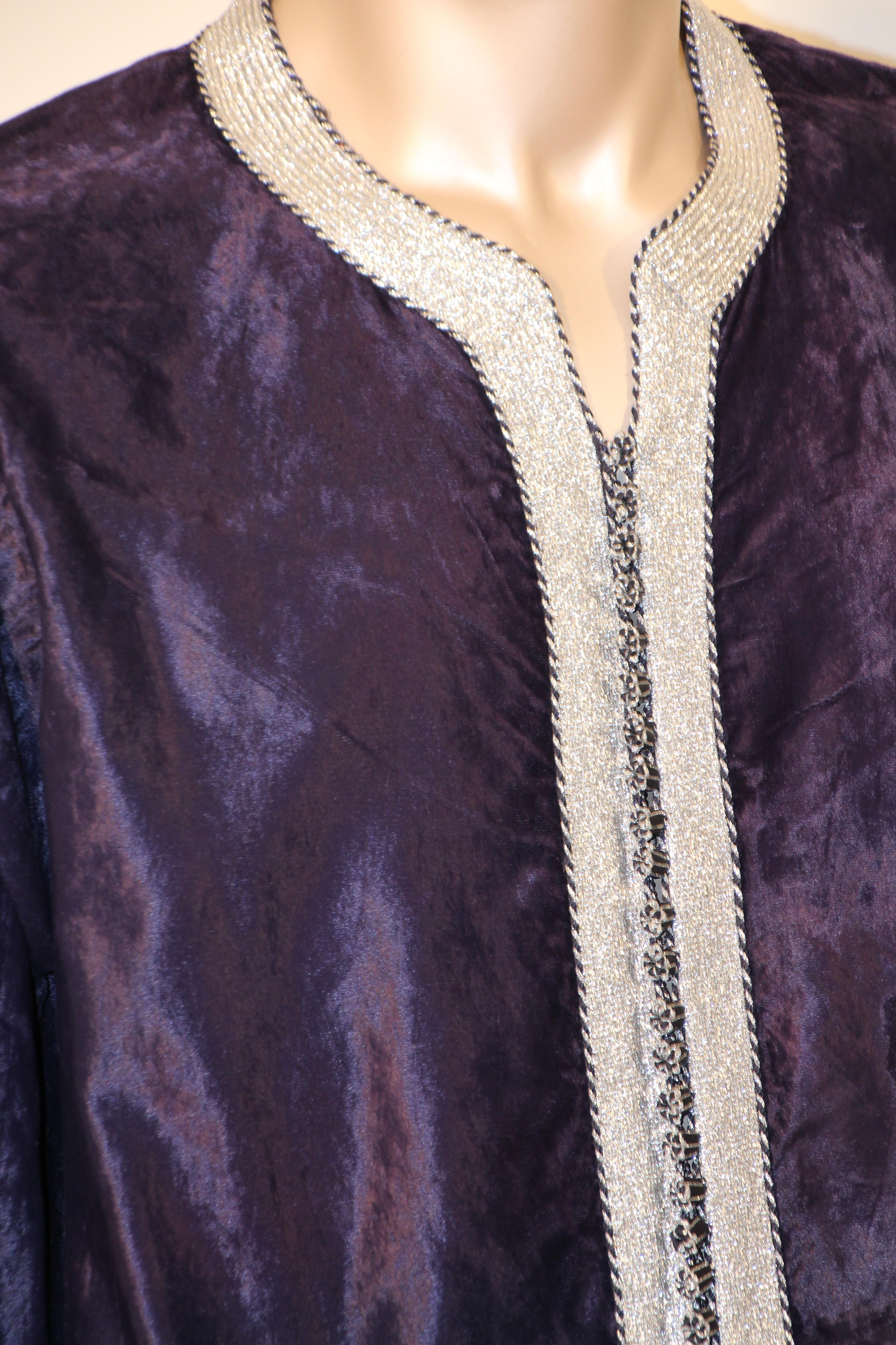 Vintage Caftan, Dark Blue Silk Velvet with Silver Trim, 1960s In Fair Condition For Sale In North Hollywood, CA