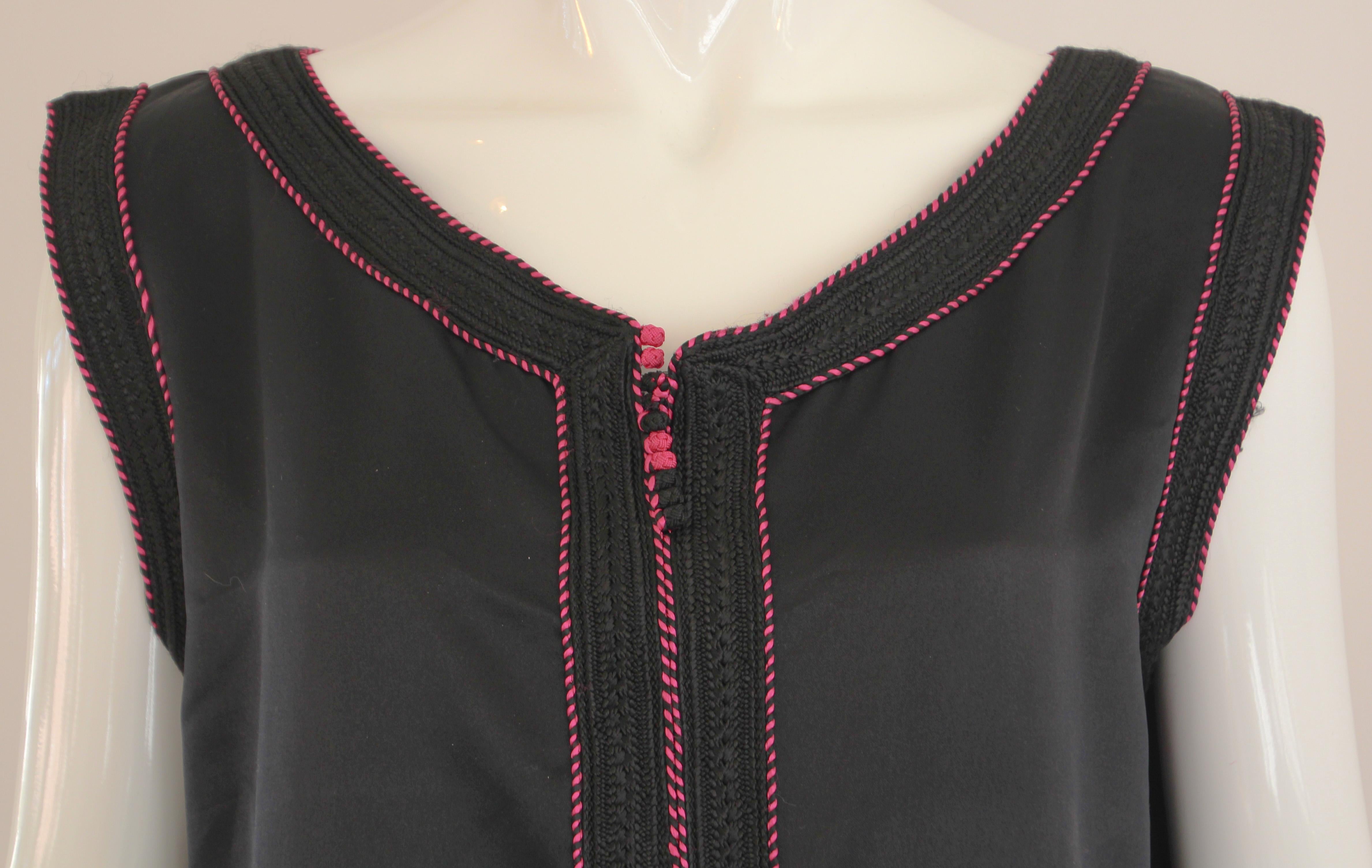 Vintage Caftan Sleeveless Black with Pink Embroidered, ca. 1980s For Sale 4
